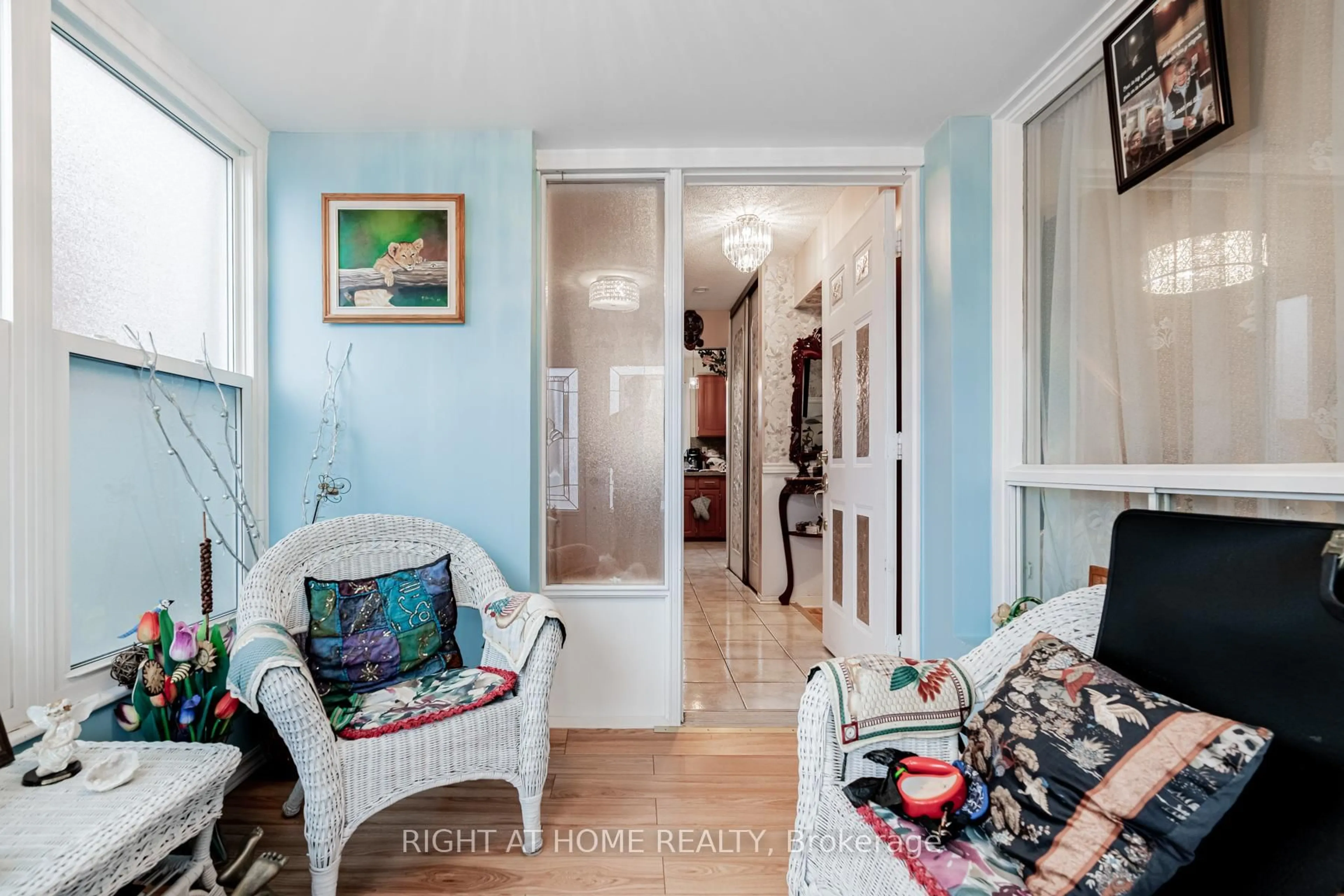 Indoor entryway for 4278 Sawmill Valley Dr, Mississauga Ontario L5L 3M9