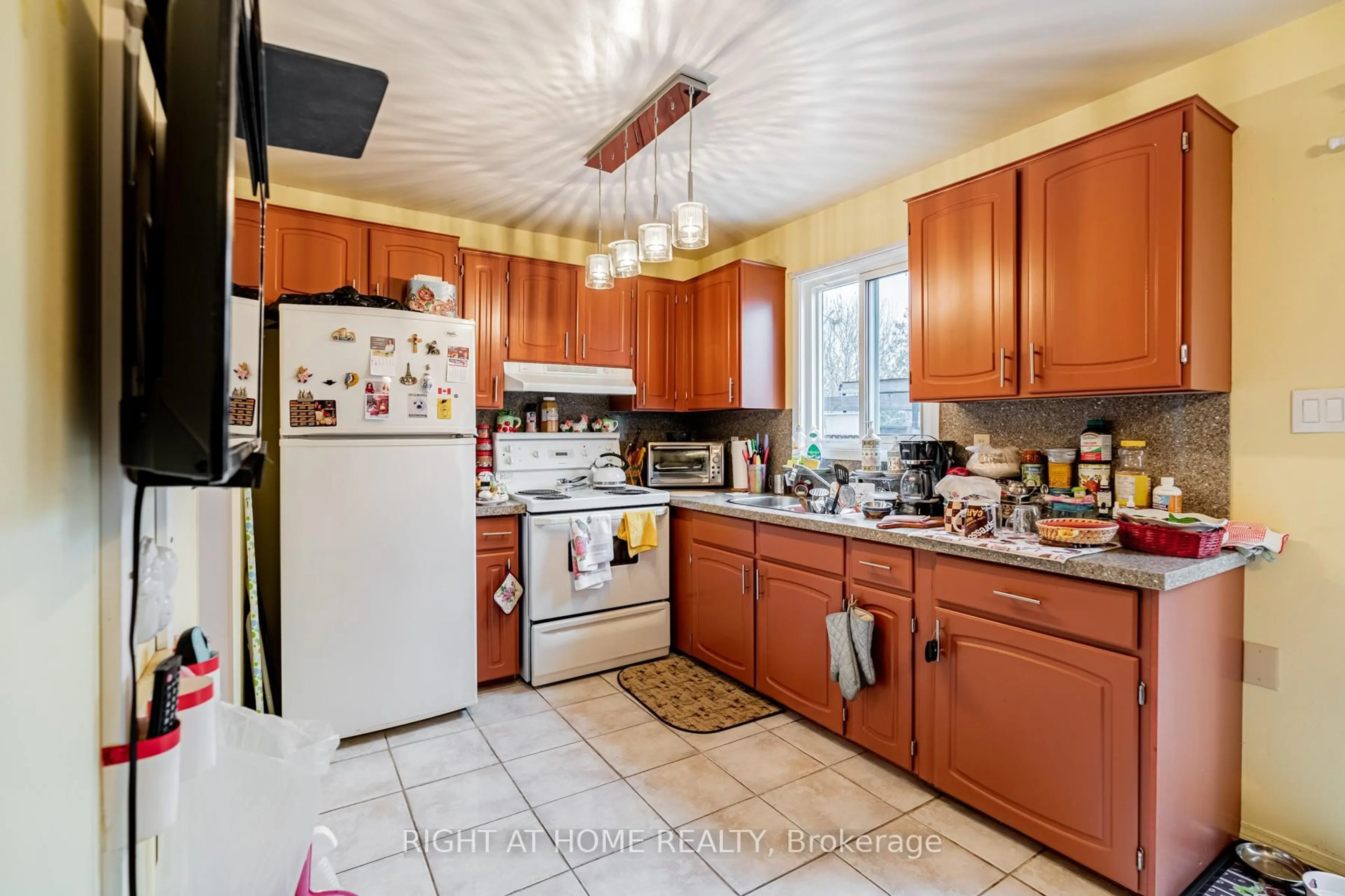 Unknown for 4278 Sawmill Valley Dr, Mississauga Ontario L5L 3M9