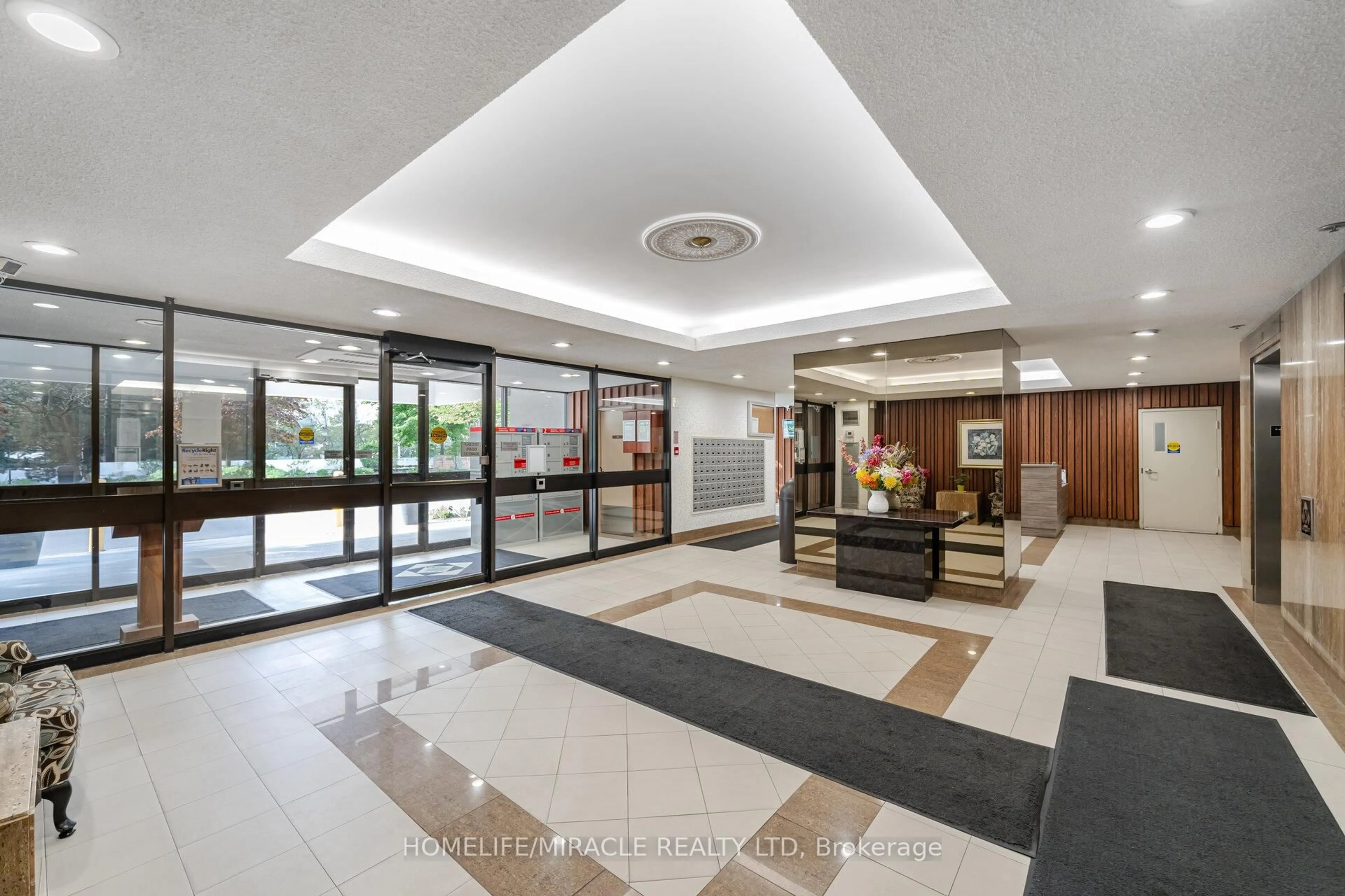 Lobby for 50 Elm Drive East #1501, Mississauga Ontario L5A 3X2