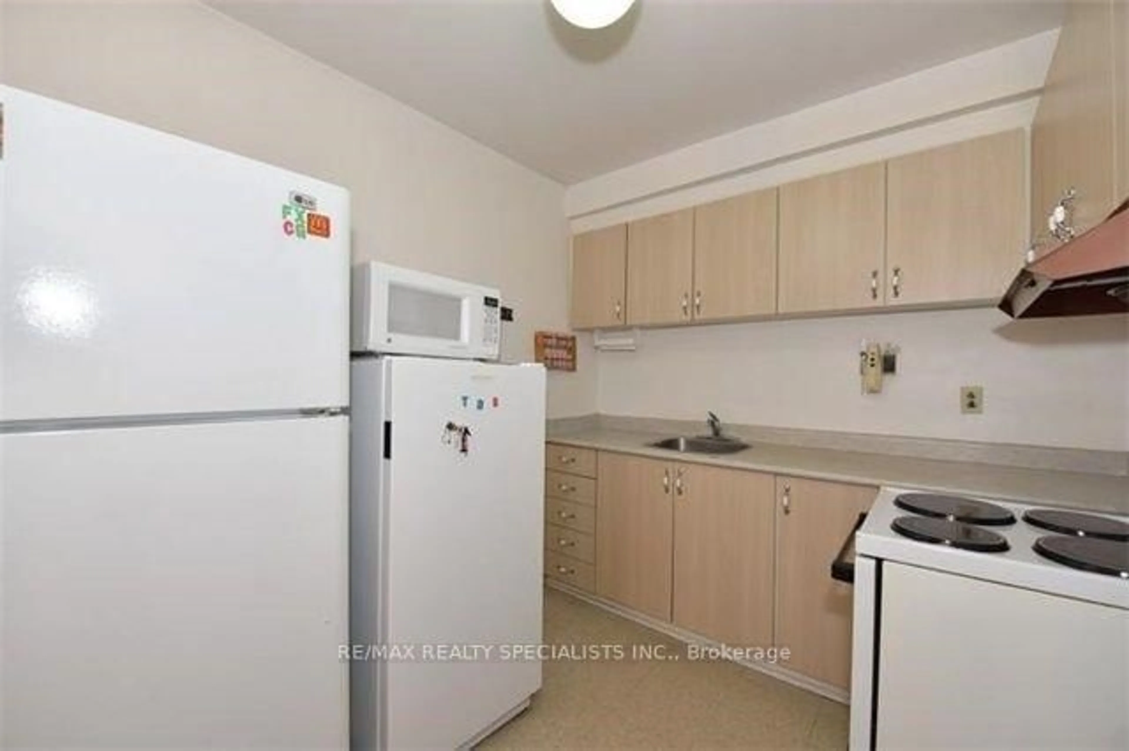 Standard kitchen, unknown for 28 Tandridge Cres #829, Toronto Ontario M9W 2P2