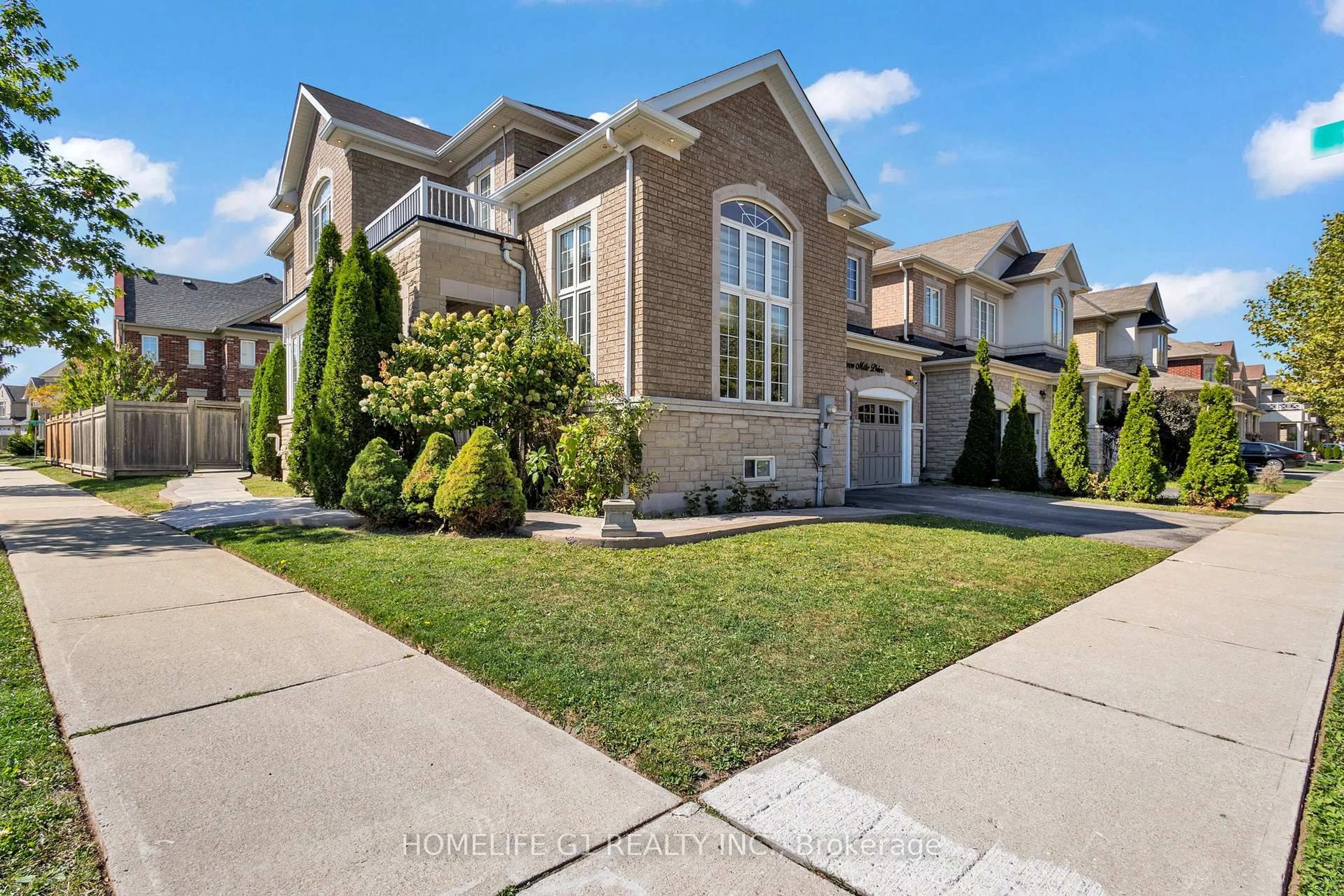 Home with brick exterior material, street for 29 Sixteen Mile Dr, Oakville Ontario L6M 0S8