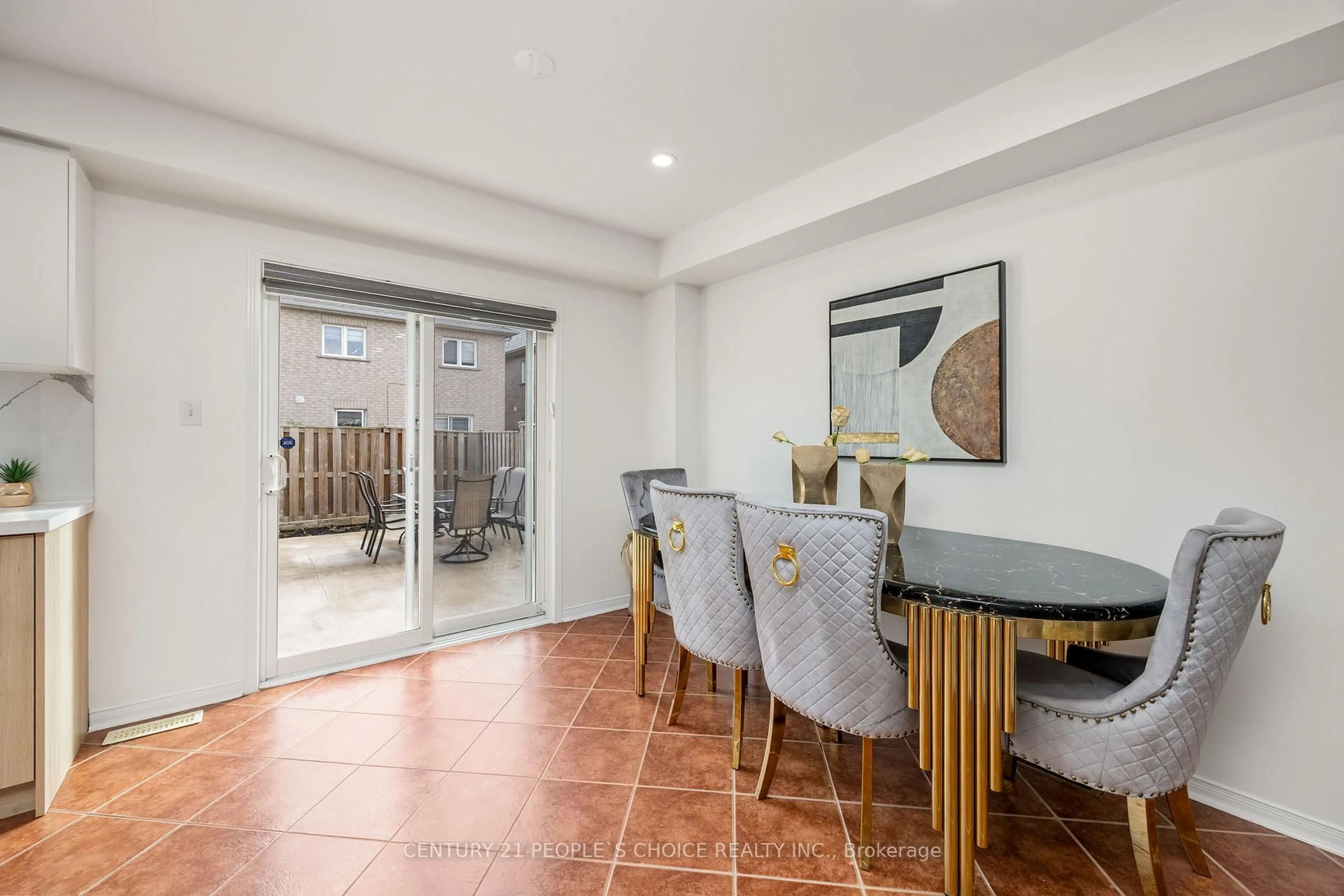 Dining room, ceramic/tile floor for 25 Trumpet Valley Blvd, Brampton Ontario L7A 3P4