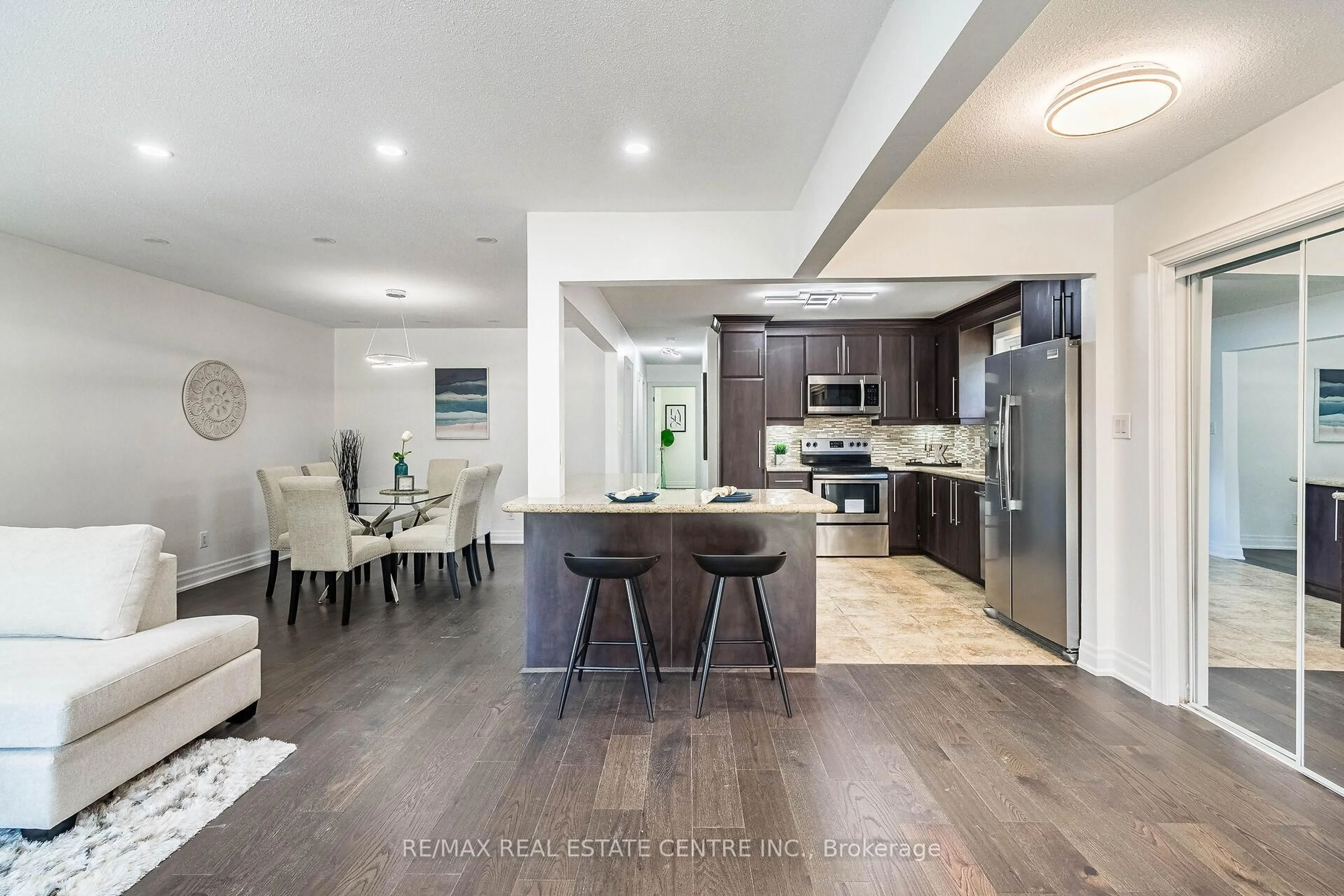 Open concept kitchen, unknown for 1048 Robarts Rd, Oakville Ontario L6H 2B1