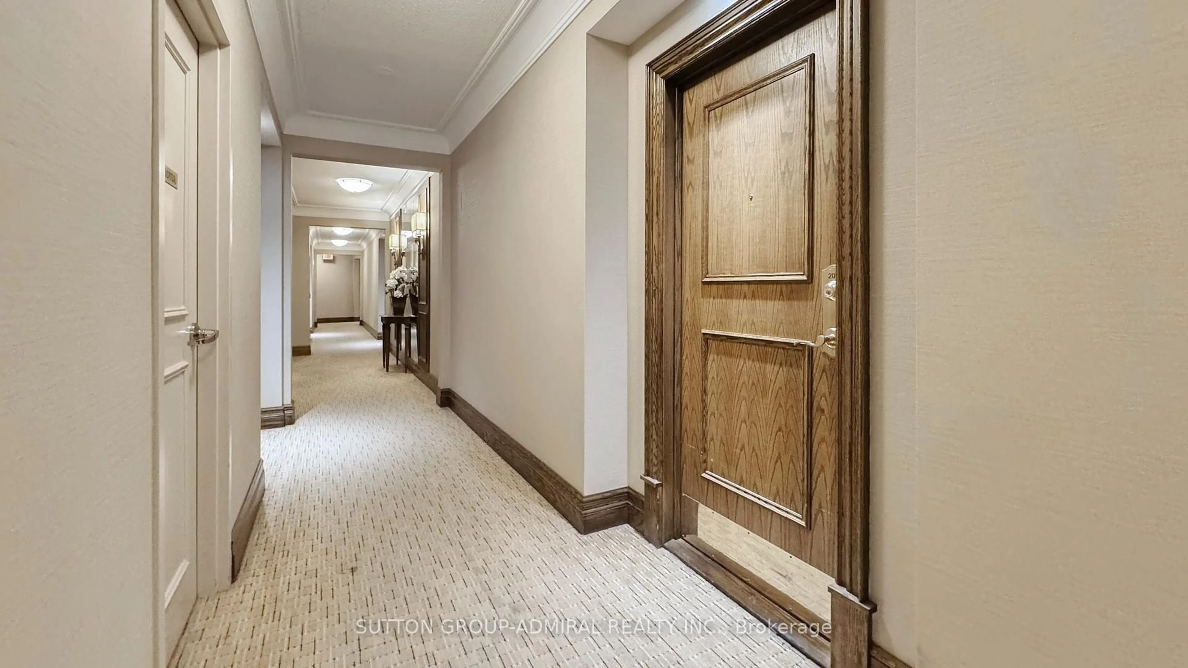 Indoor foyer for 10 Old Mill Tr #207, Toronto Ontario M8X 2Y9