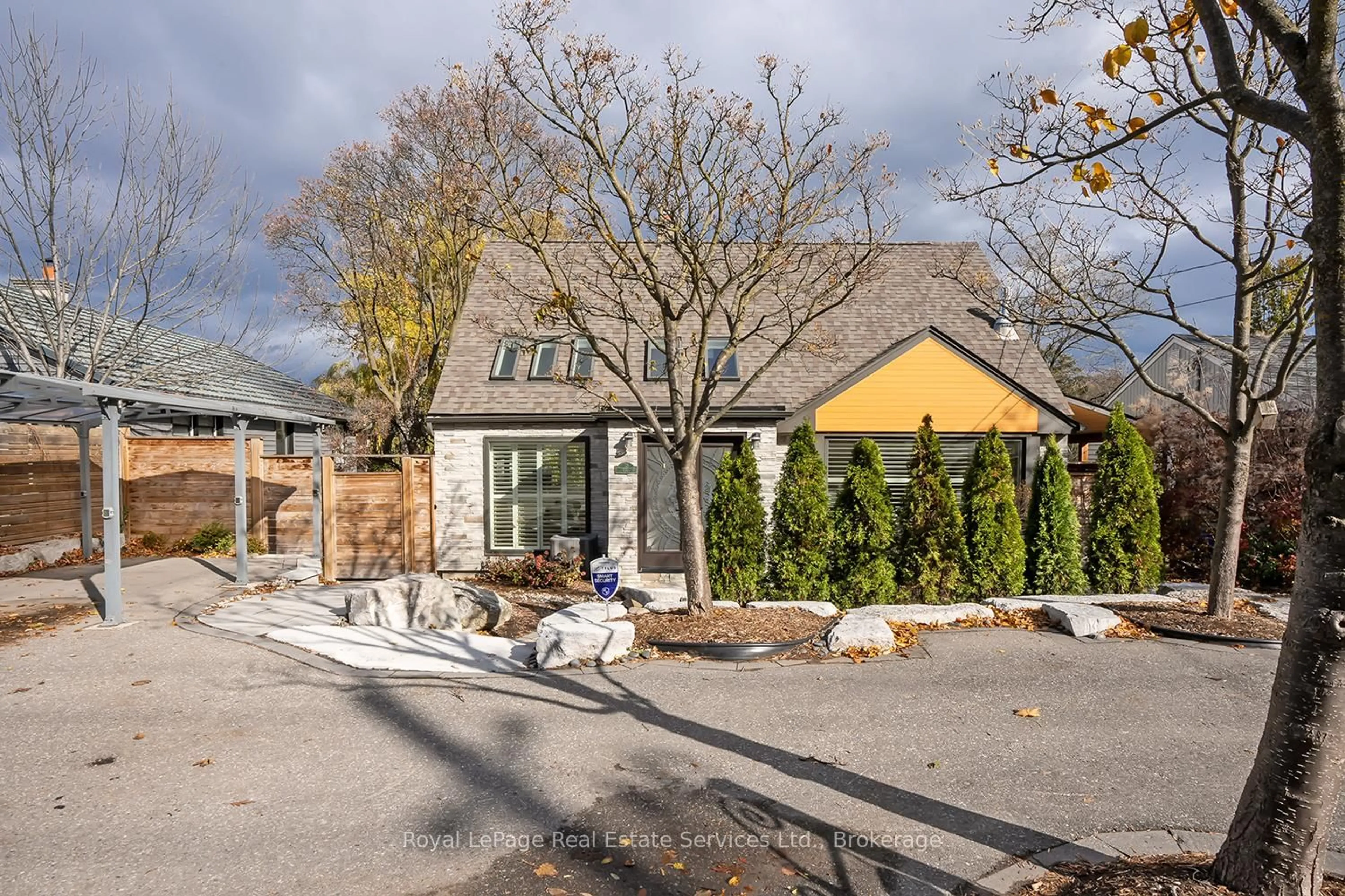 Patio, street for 75 Brookfield Rd, Oakville Ontario L6K 2Y8