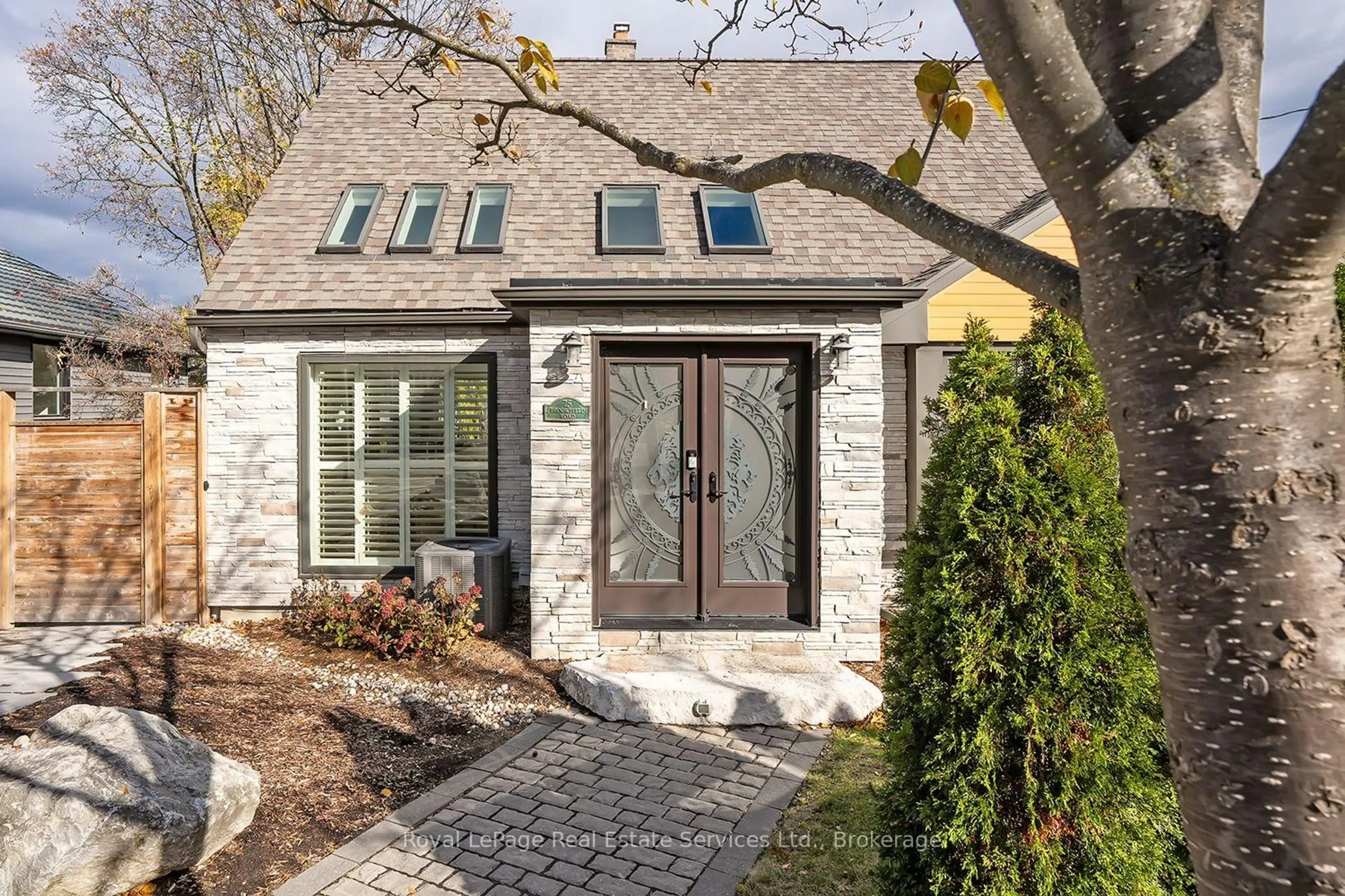 Home with brick exterior material, street for 75 Brookfield Rd, Oakville Ontario L6K 2Y8
