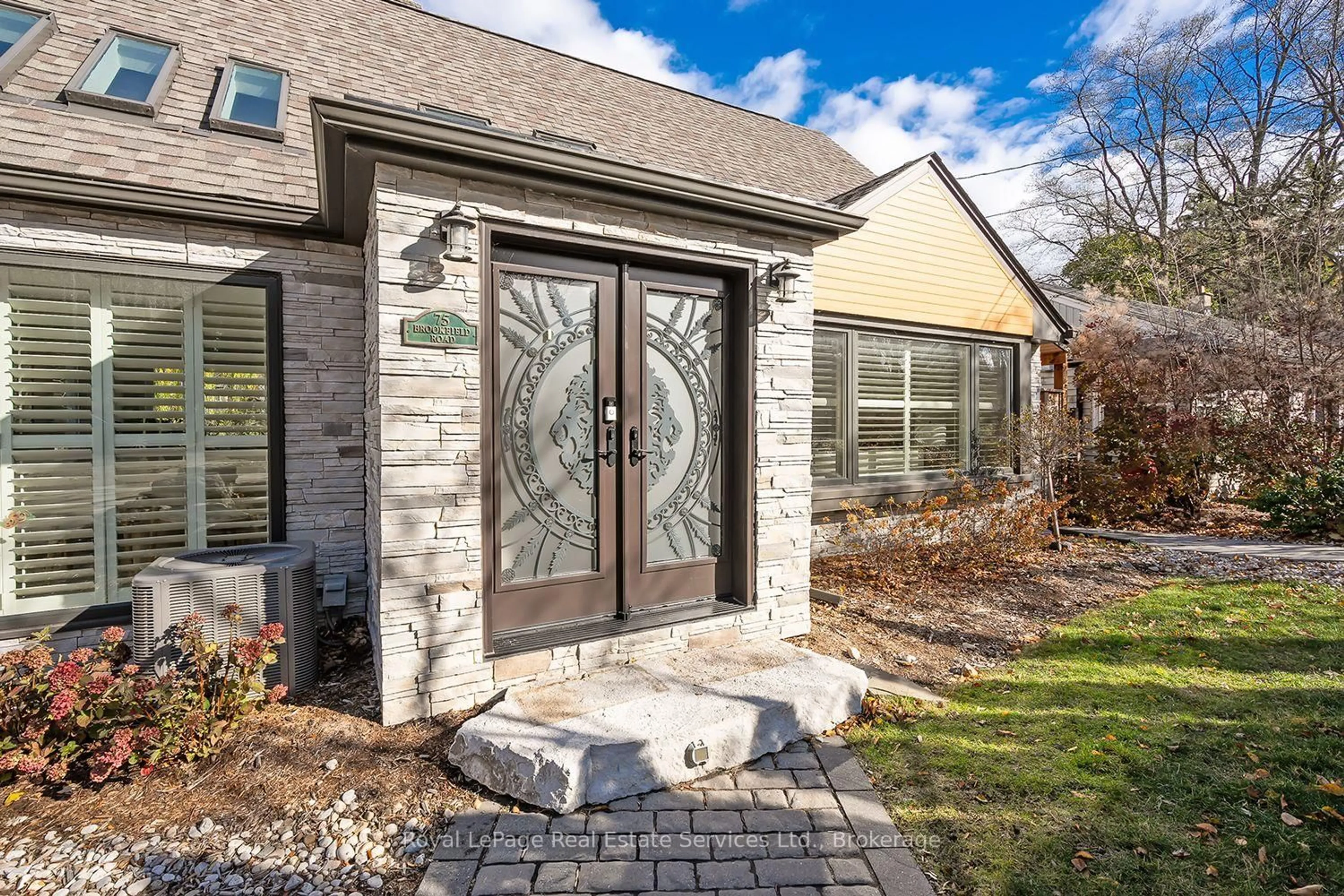 Home with brick exterior material, street for 75 Brookfield Rd, Oakville Ontario L6K 2Y8