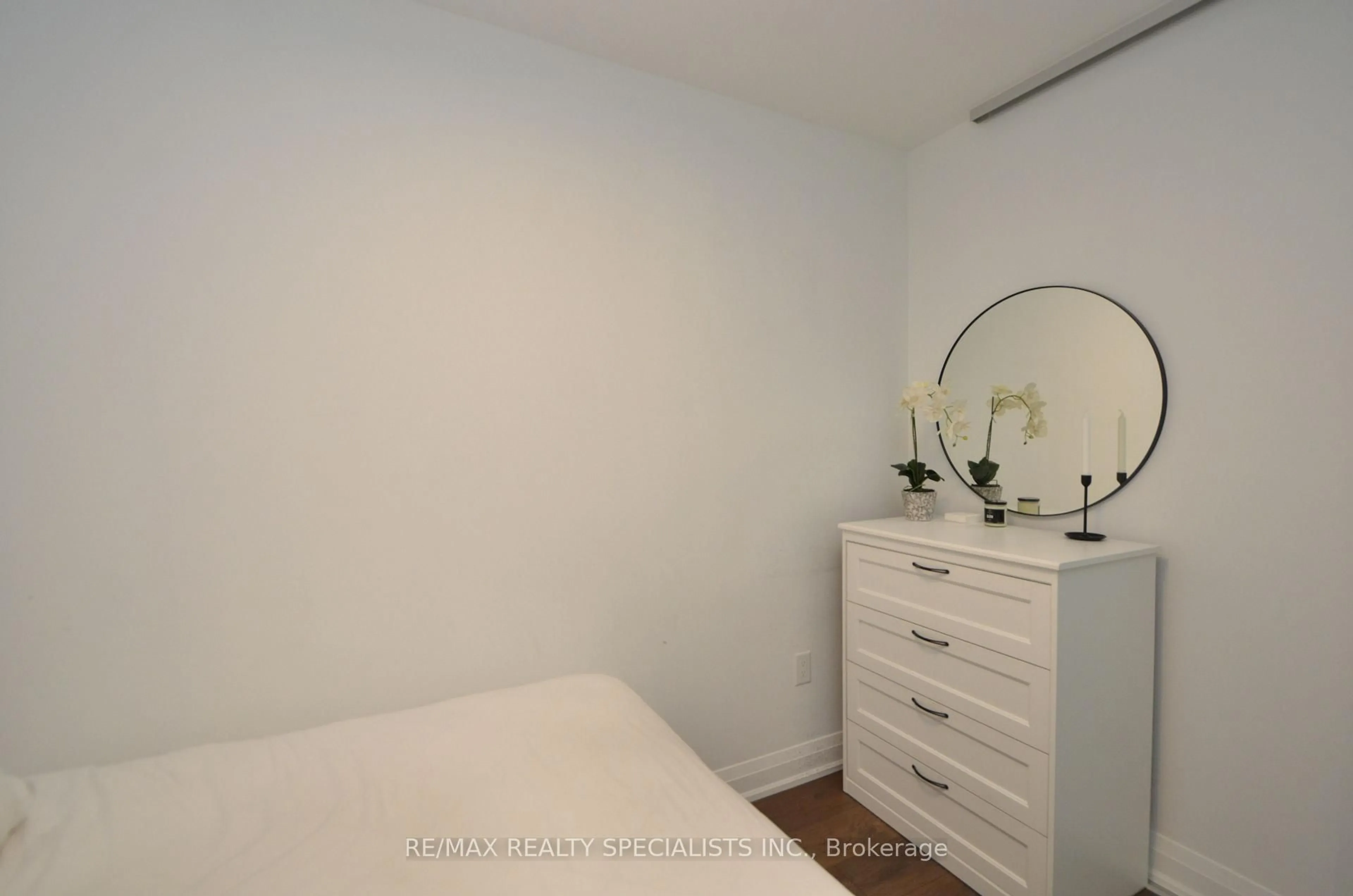 A pic of a room for 9 VALLHALLA IN Rd #2206, Toronto Ontario M9B 0B2