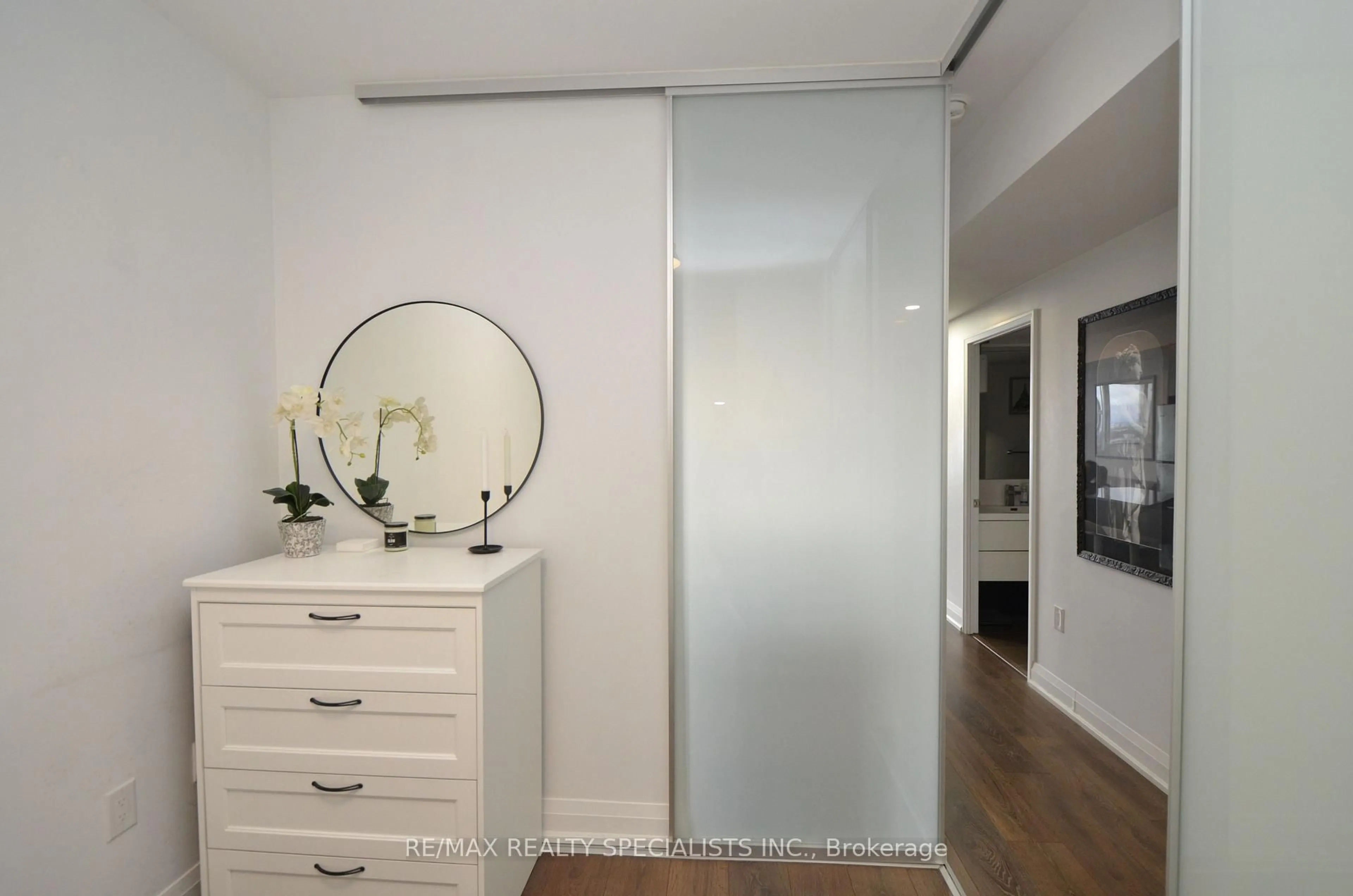 A pic of a room for 9 VALLHALLA IN Rd #2206, Toronto Ontario M9B 0B2