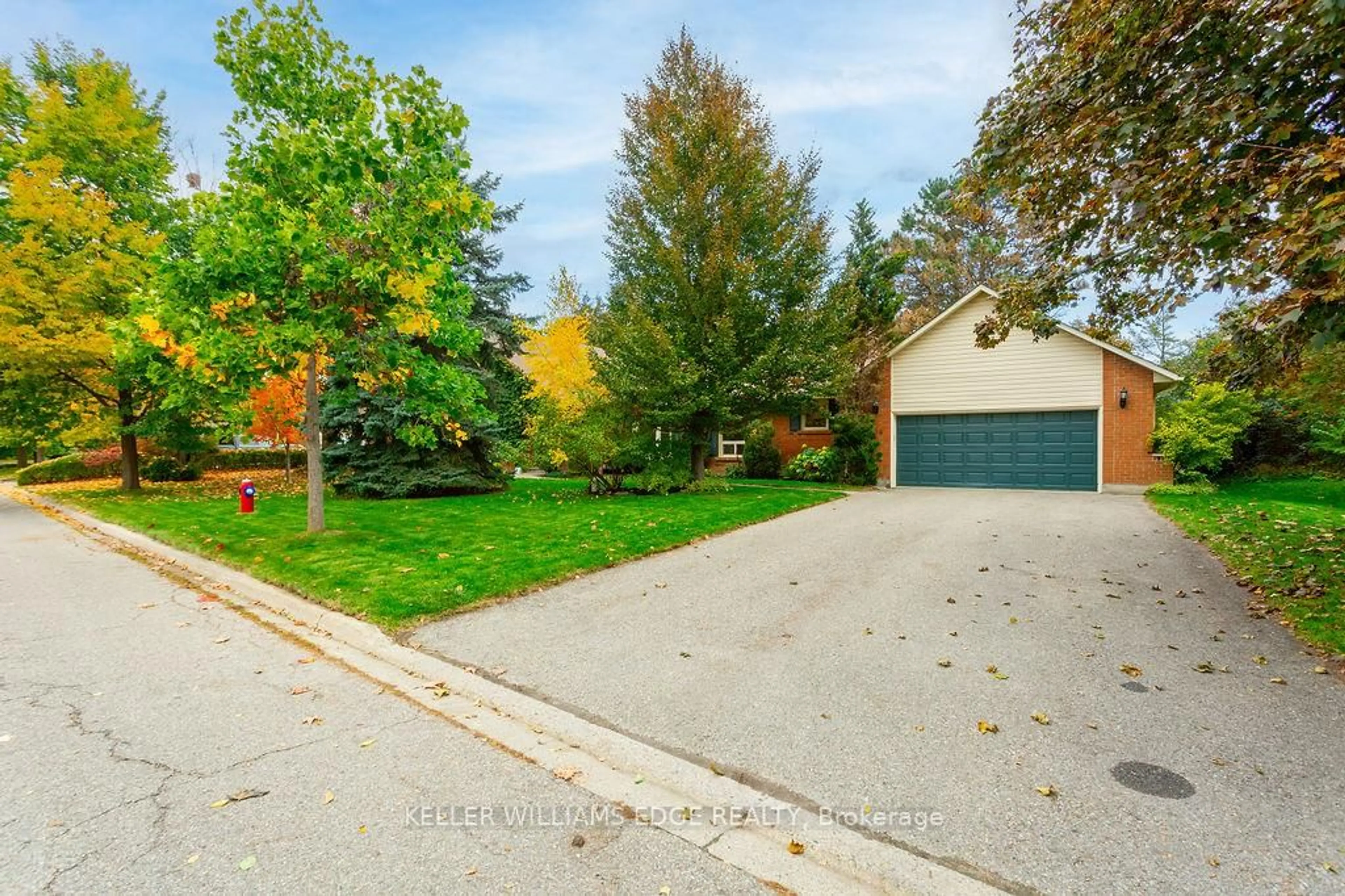 A pic from outside/outdoor area/front of a property/back of a property/a pic from drone, street for 46 Wadsworth Circ, Brampton Ontario L6Z 1W7