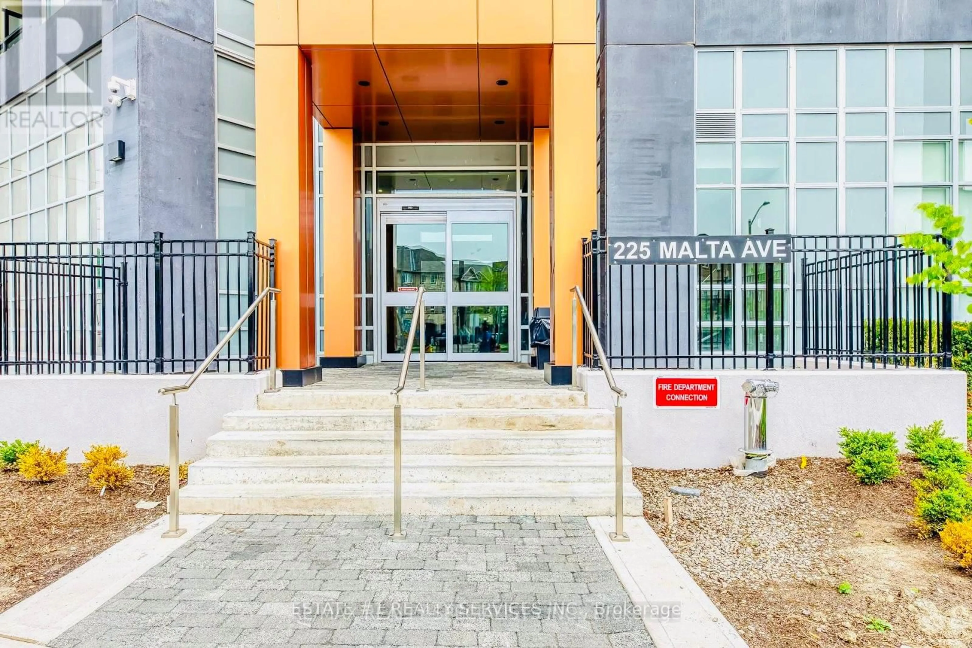 Indoor foyer for 225 Malta Ave #716, Brampton Ontario L6Y 4M5