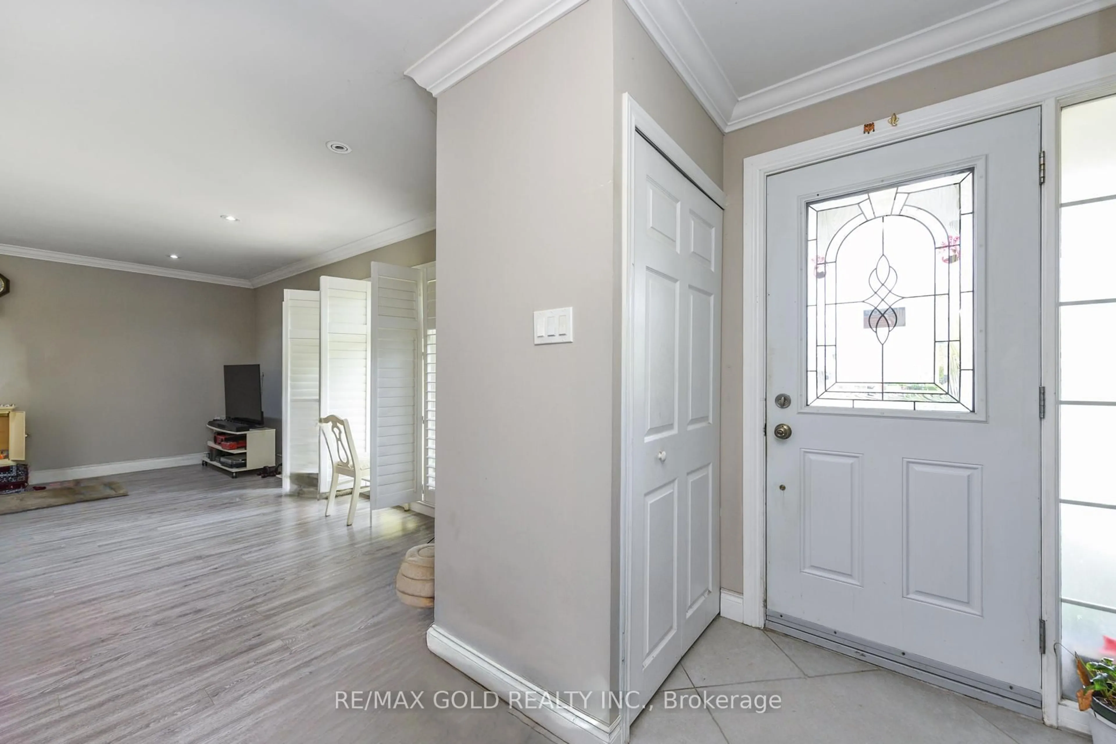 Indoor entryway for 11 Dudley Pl, Brampton Ontario L6T 3C2