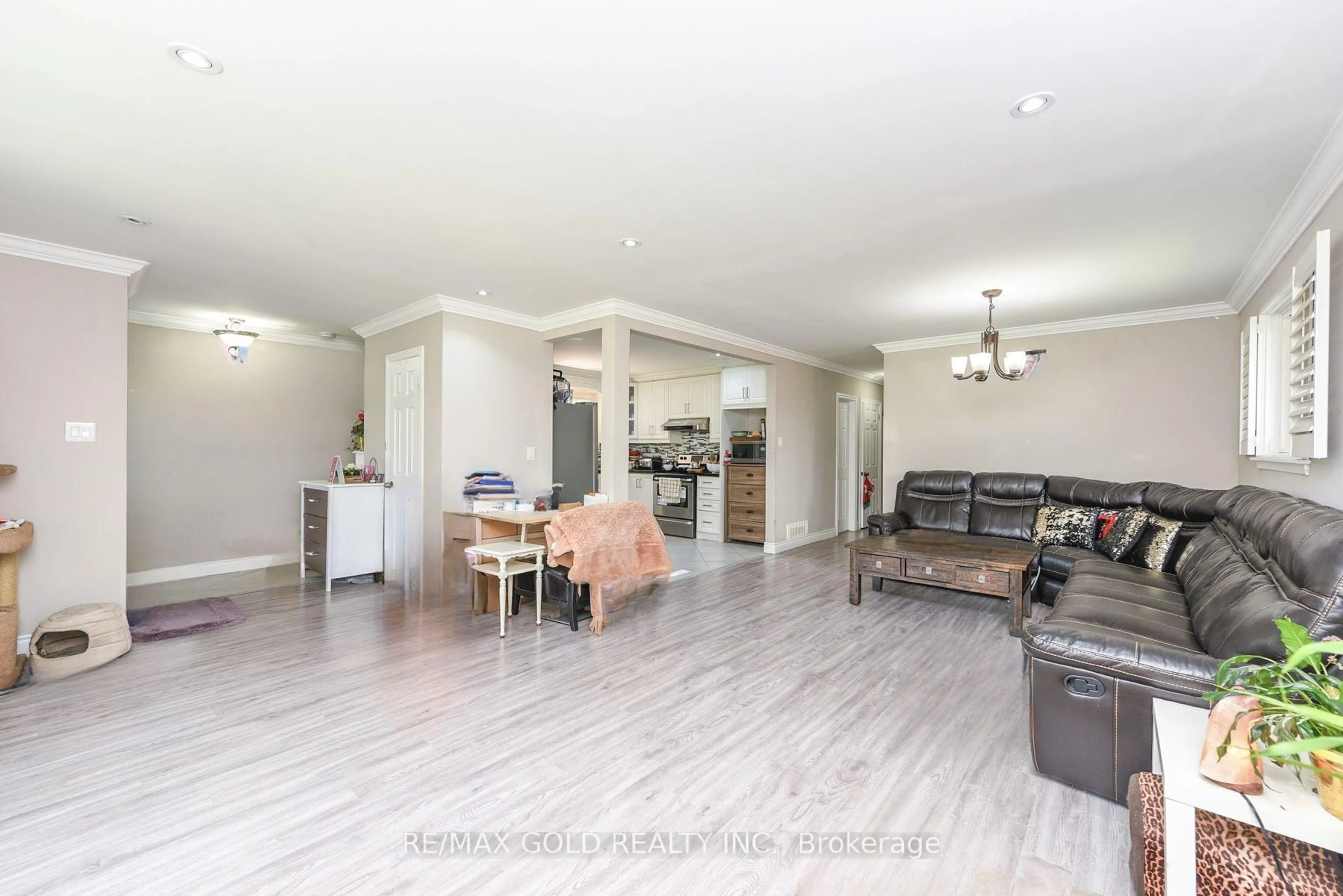 Living room with furniture, wood/laminate floor for 11 Dudley Pl, Brampton Ontario L6T 3C2