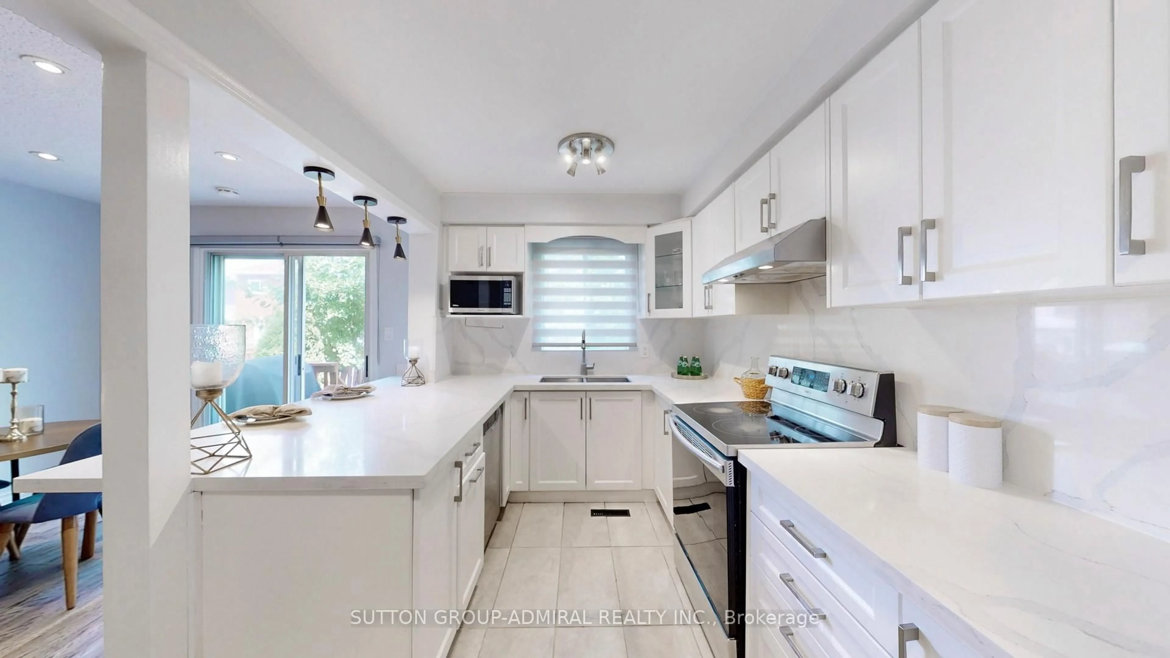 Open concept kitchen, ceramic/tile floor for 760 Ashprior Ave, Mississauga Ontario L5R 3P1