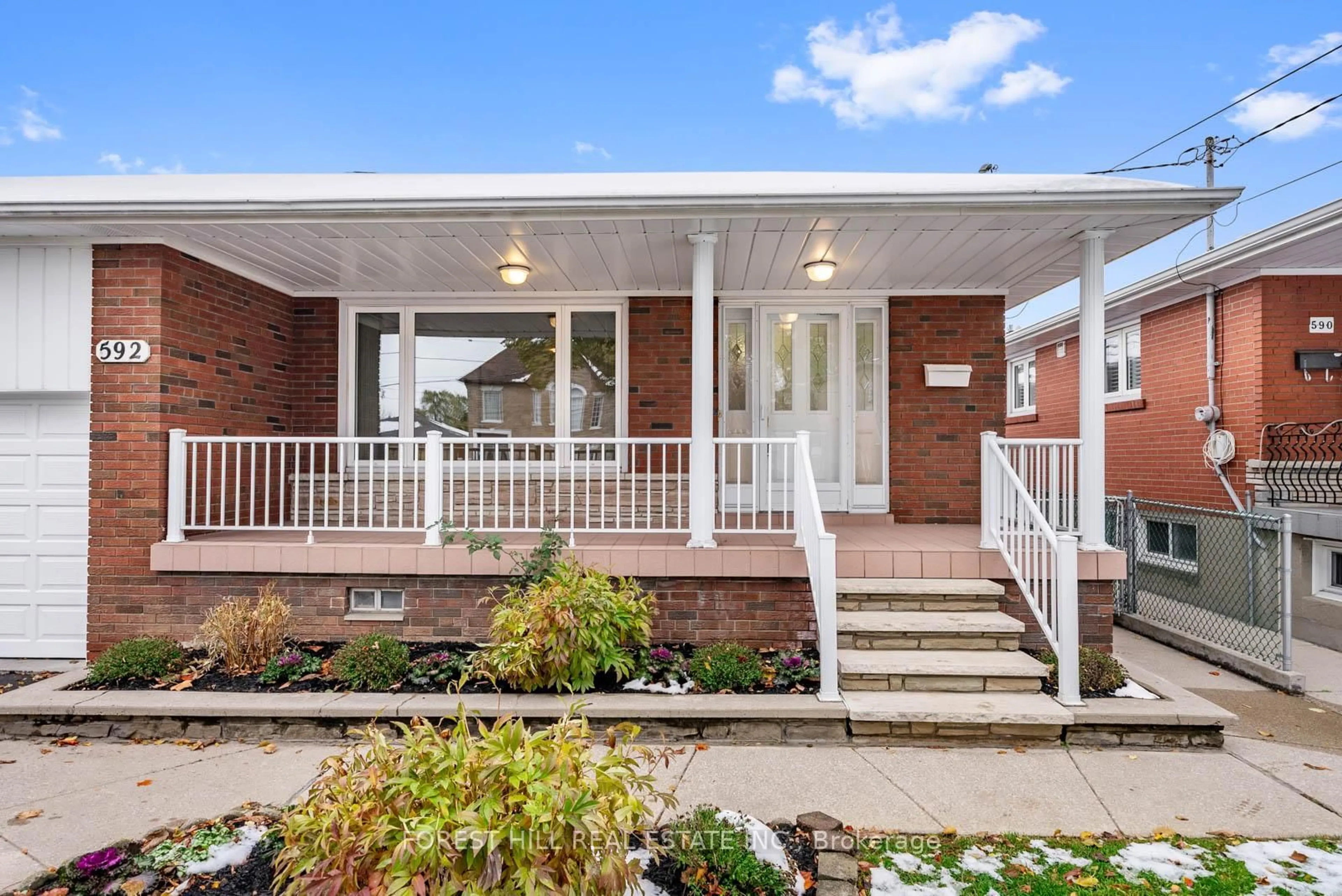 Home with brick exterior material, street for 592 GLEN PARK Ave, Toronto Ontario M5B 2G5