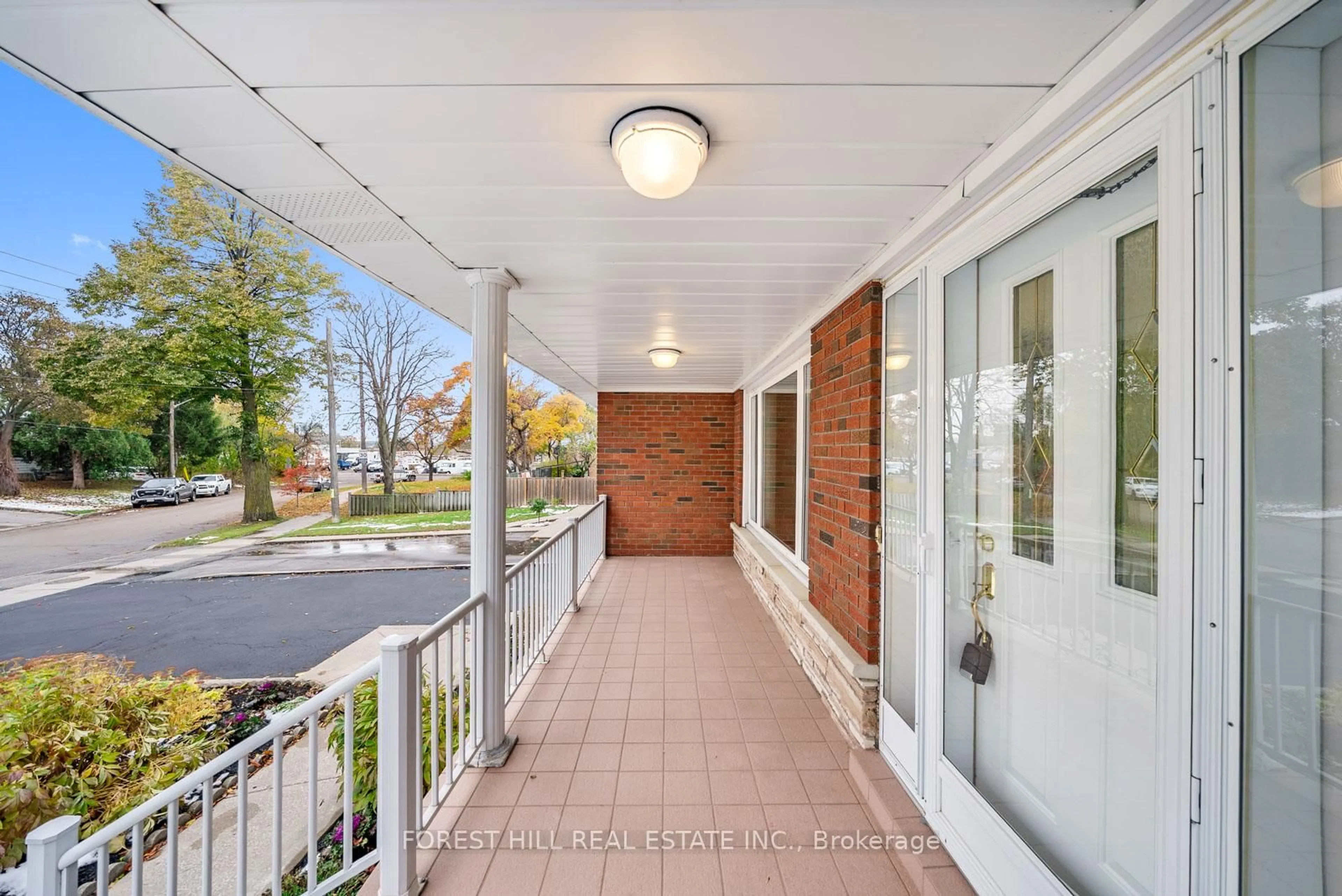 Patio, street for 592 GLEN PARK Ave, Toronto Ontario M5B 2G5