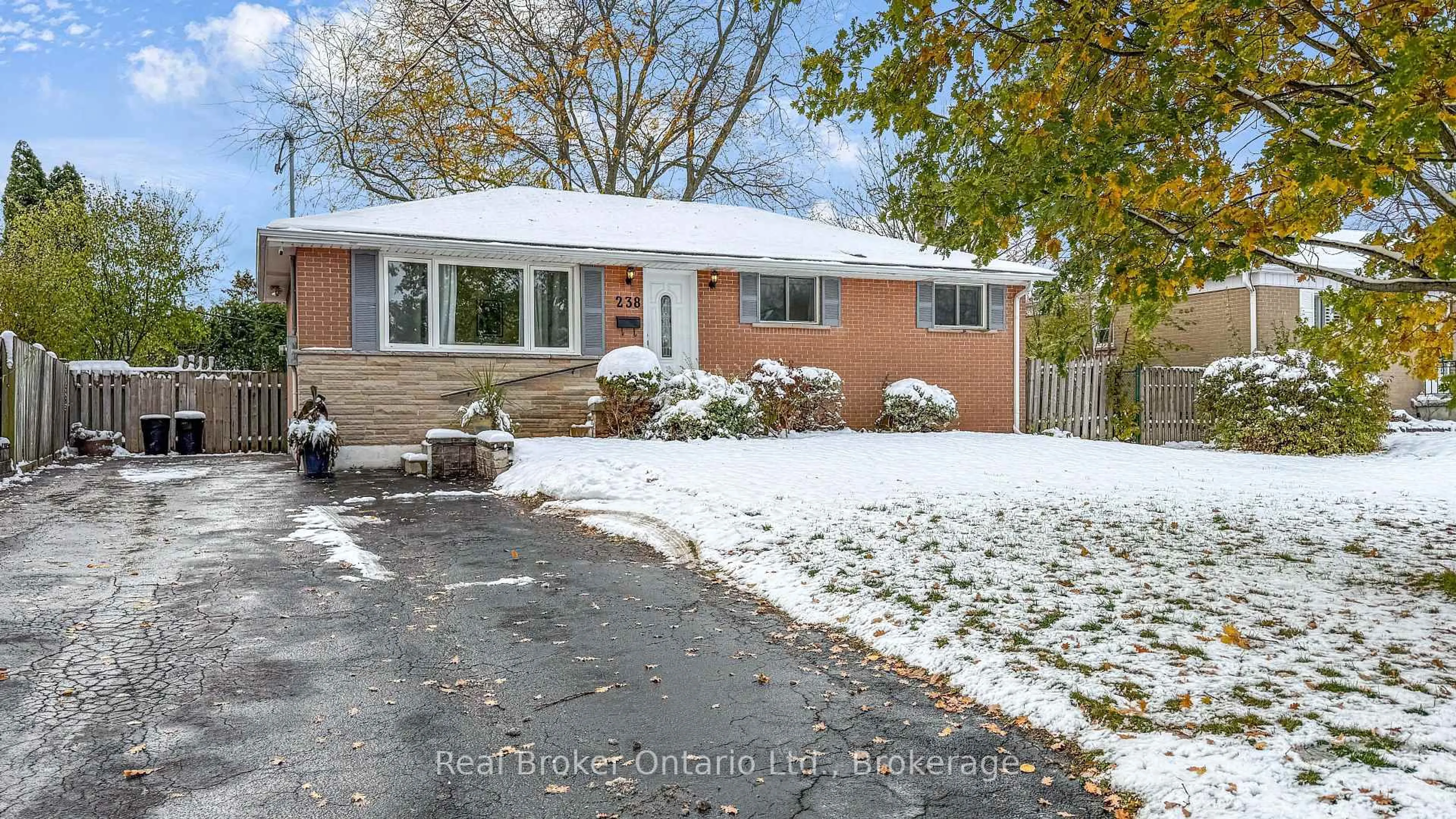 Home with brick exterior material, street for 238 KENT Cres, Burlington Ontario L7L 4T1