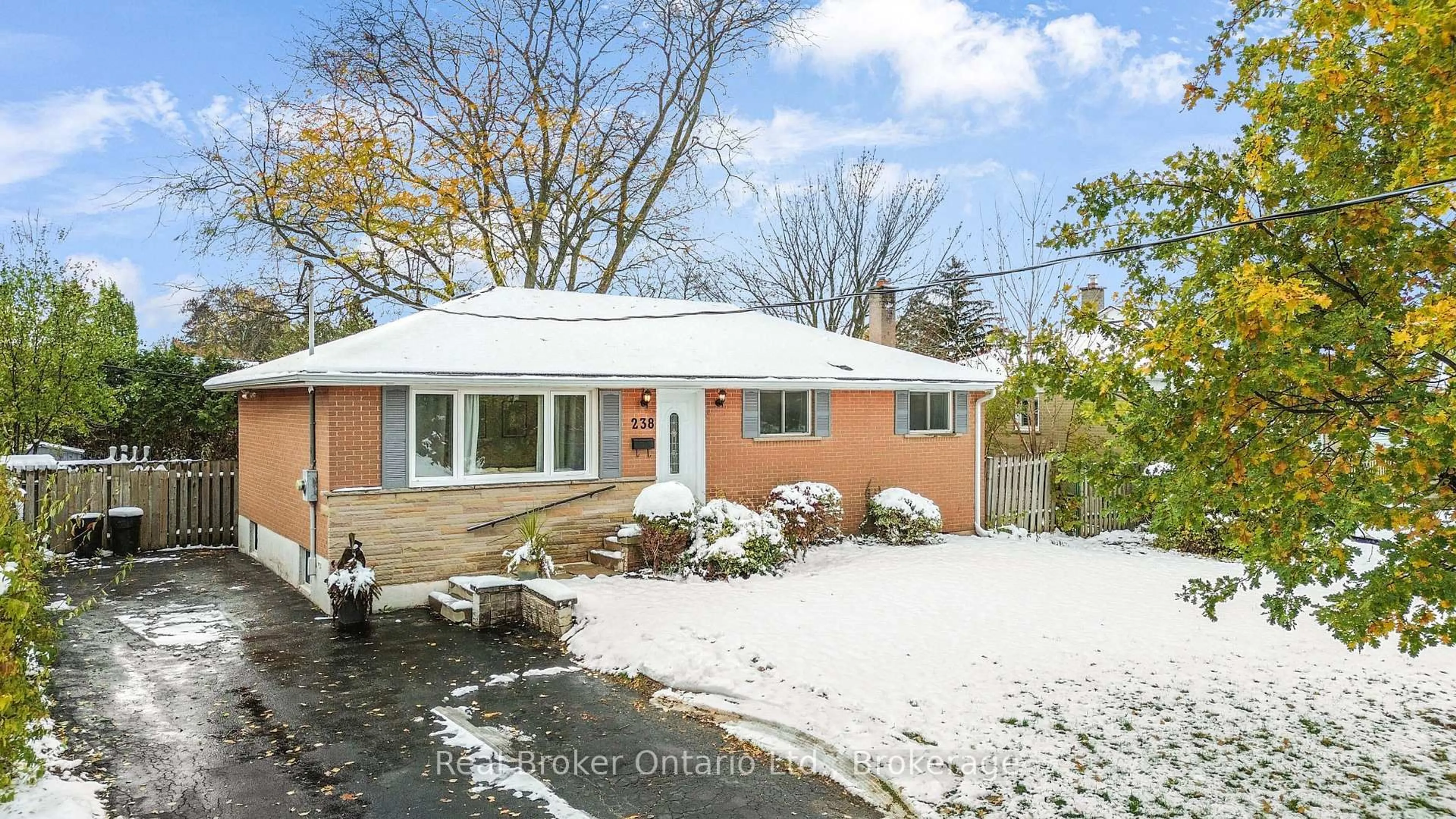 Home with brick exterior material, street for 238 KENT Cres, Burlington Ontario L7L 4T1