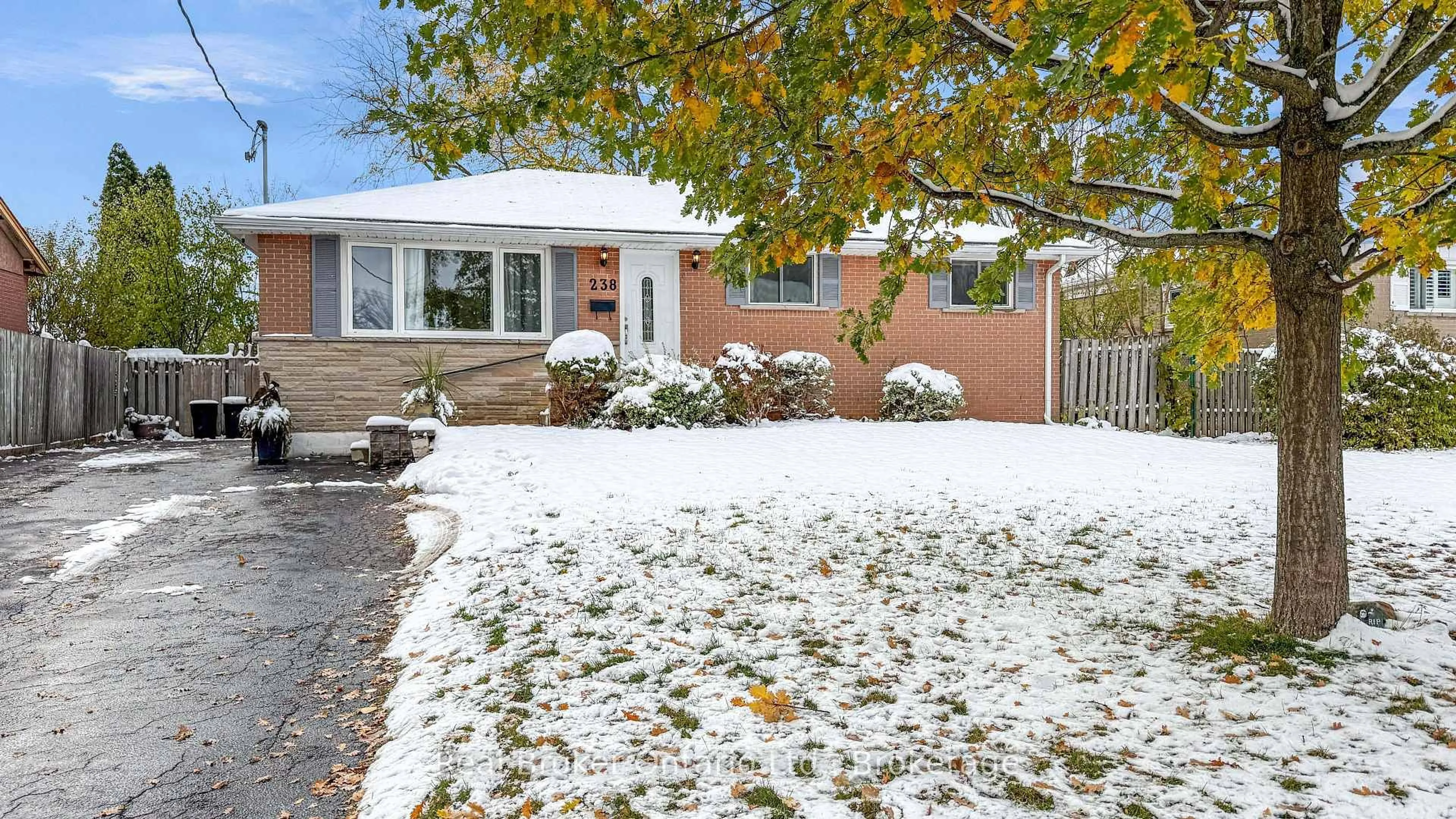 Home with brick exterior material, street for 238 KENT Cres, Burlington Ontario L7L 4T1