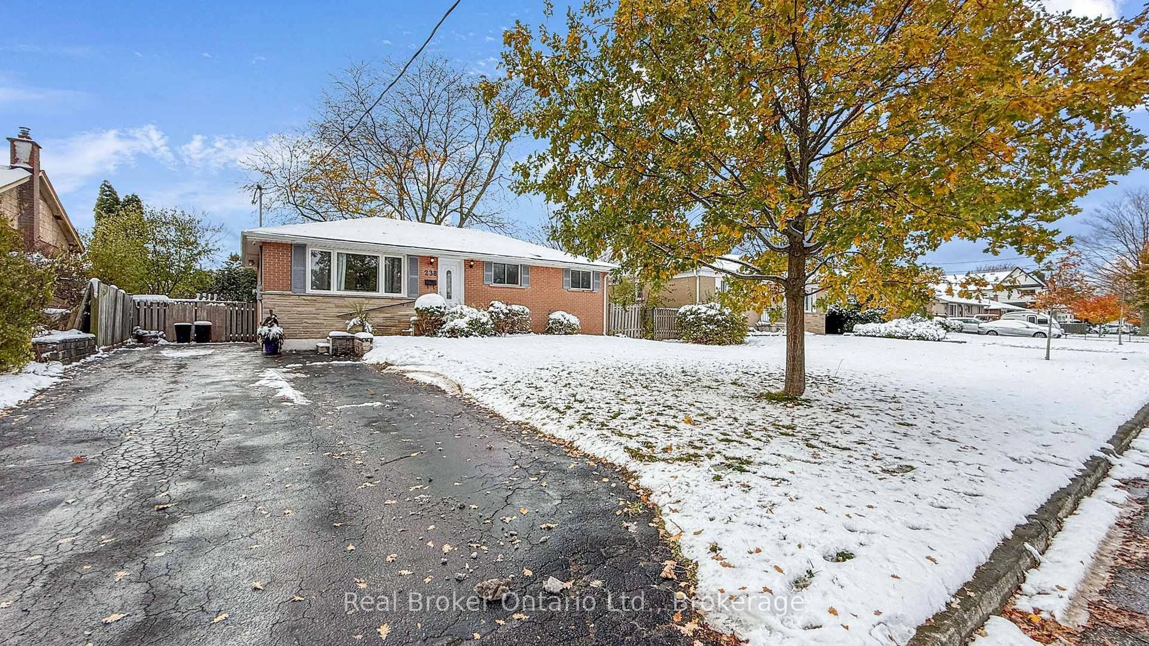 Home with brick exterior material, street for 238 KENT Cres, Burlington Ontario L7L 4T1