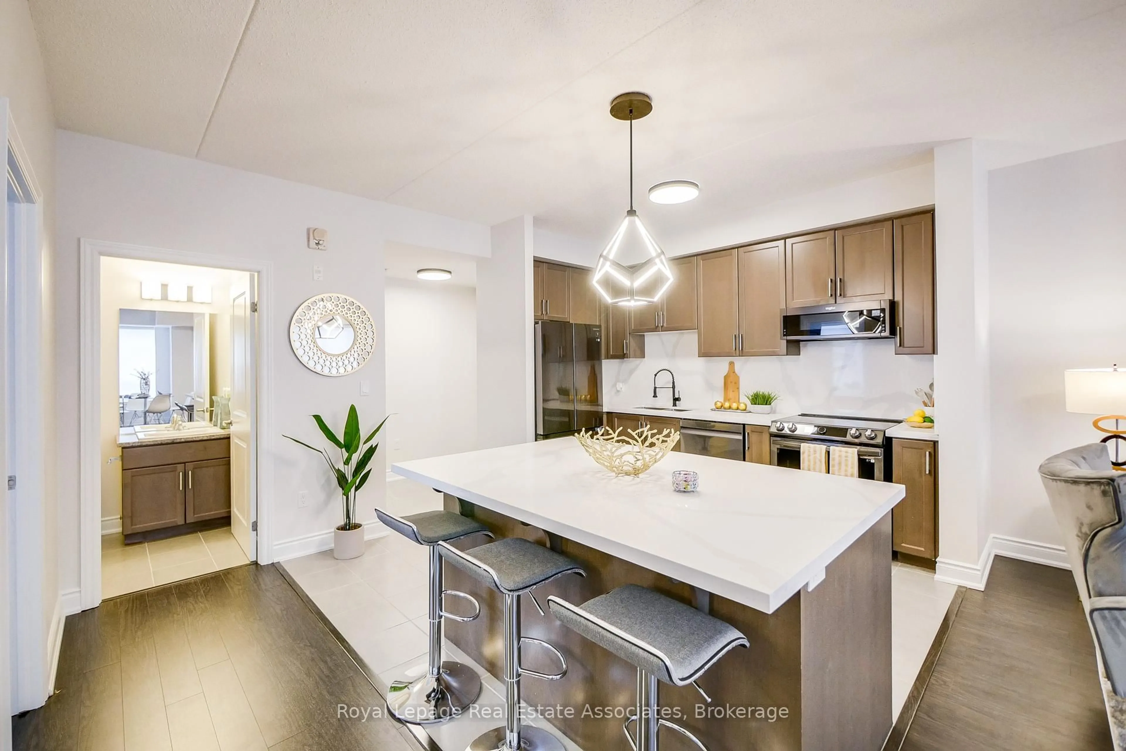 Open concept kitchen, ceramic/tile floor for 650 Sauve St #115, Milton Ontario L9T 9A5