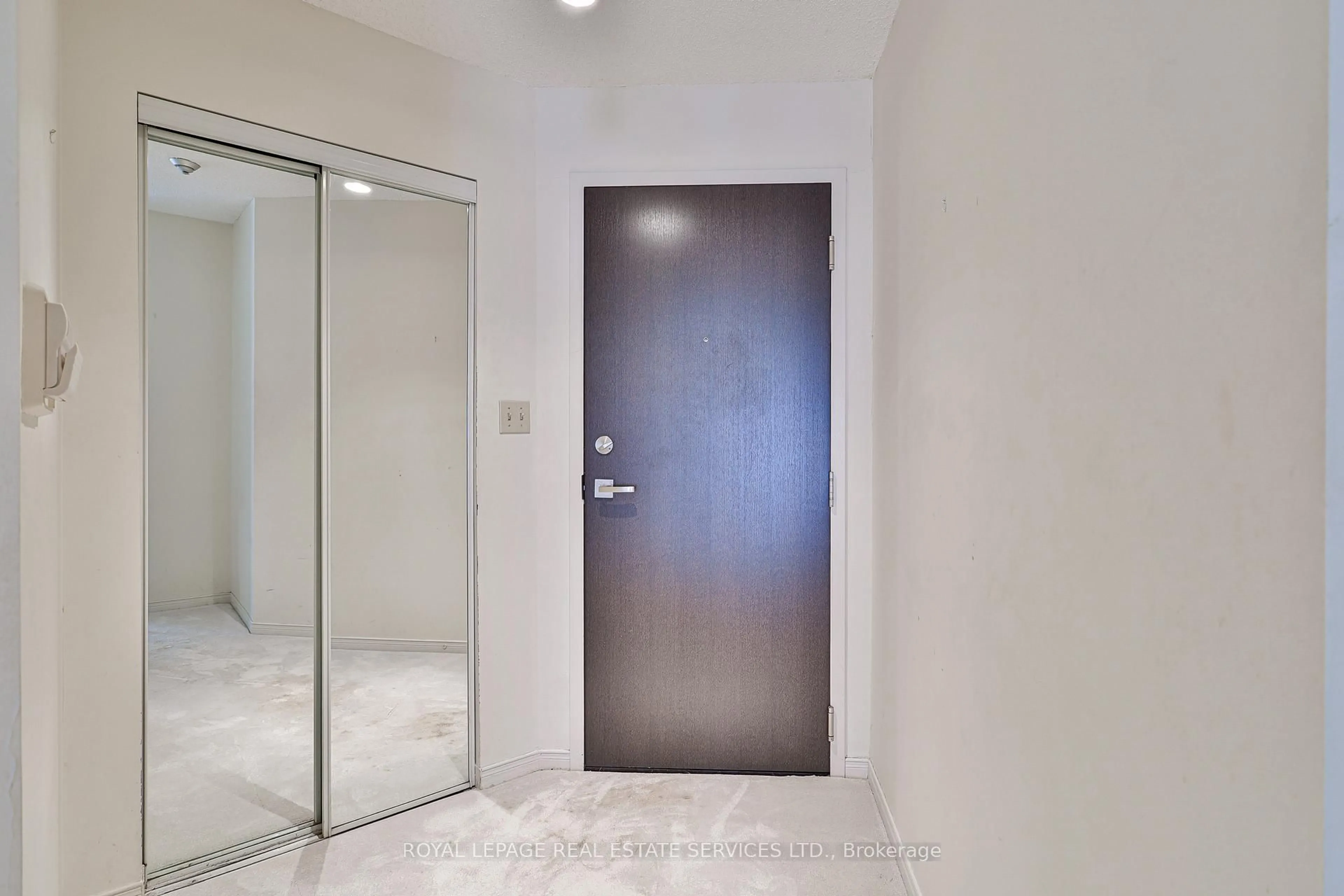 Indoor entryway for 2269 Lake Shore Blvd #611, Toronto Ontario M8V 3X6