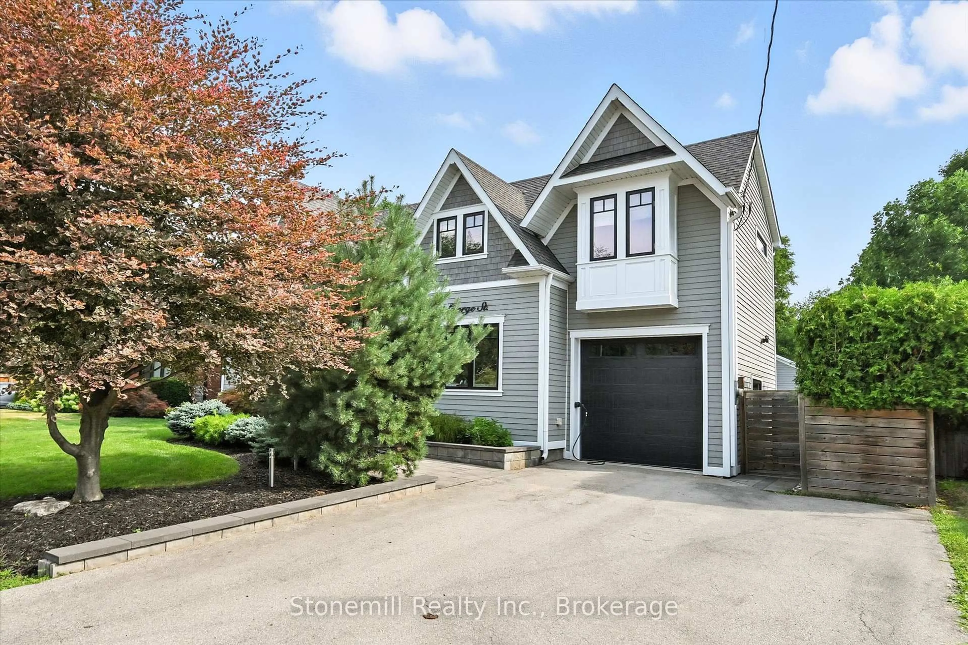 Home with vinyl exterior material, street for 735 George St, Burlington Ontario L7R 2V8