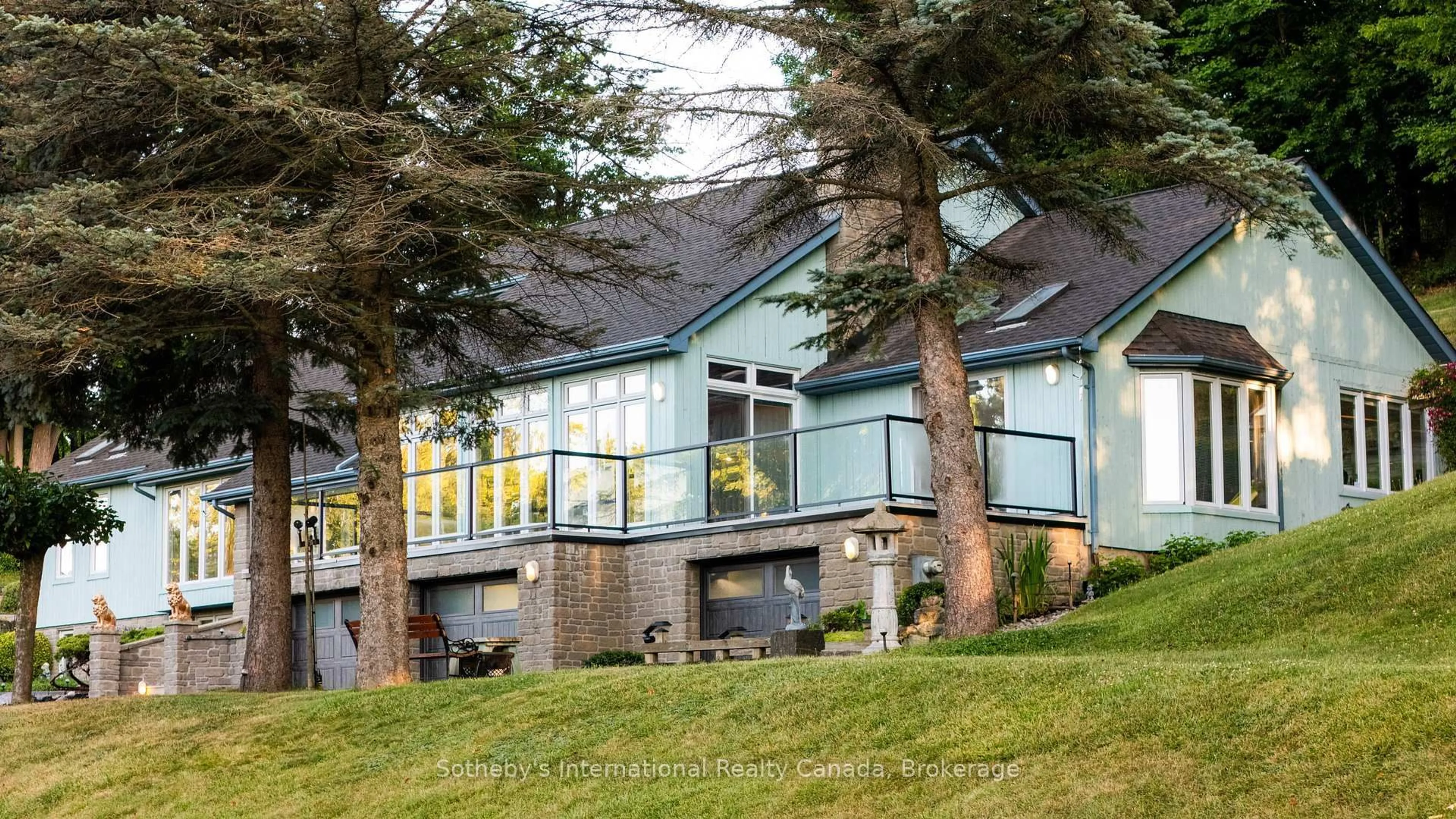 Home with vinyl exterior material, mountain view for 12 Matson Dr, Caledon Ontario L7E 0A9