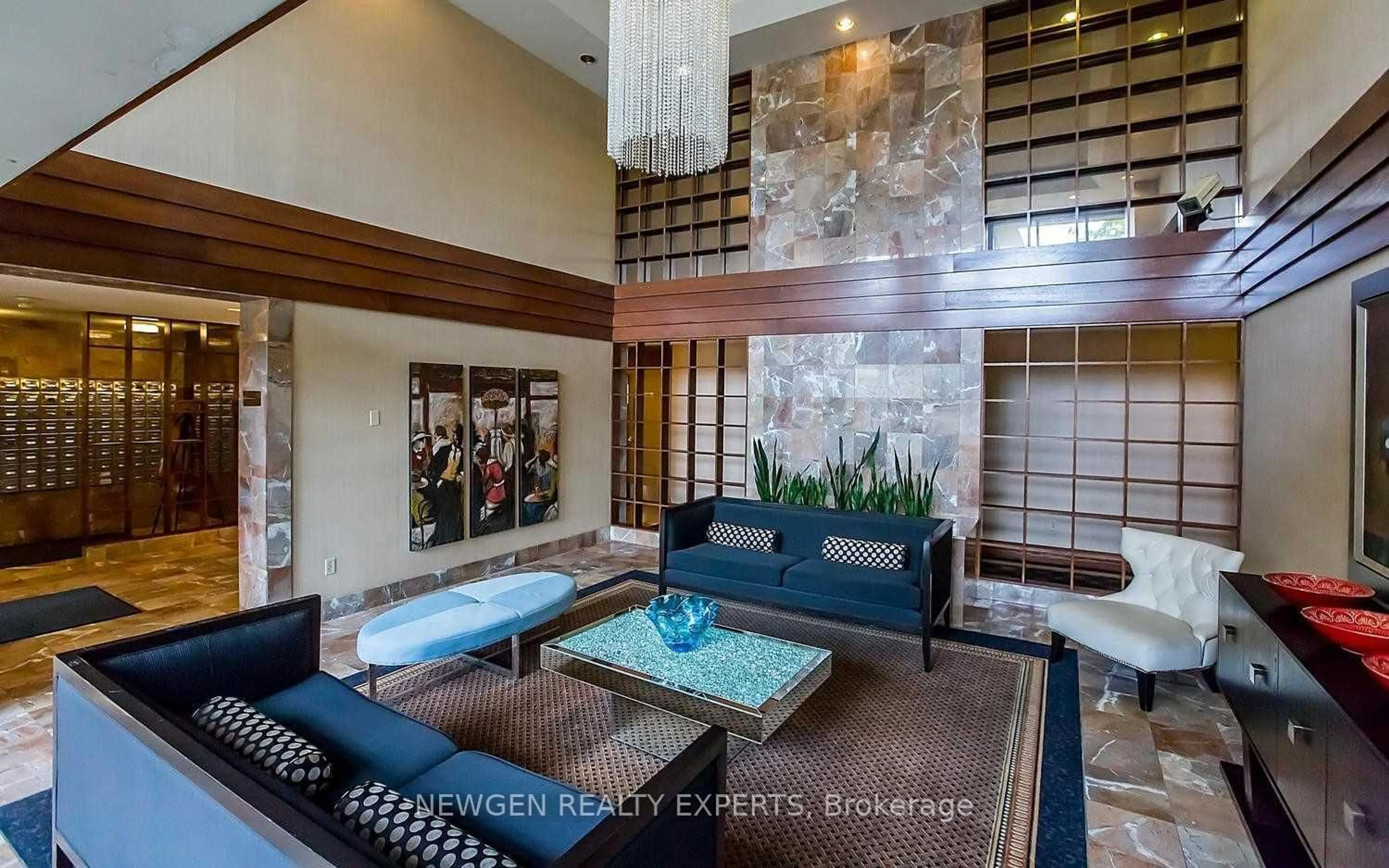 Lobby for 100 County Crt #705, Brampton Ontario L6W 3X1