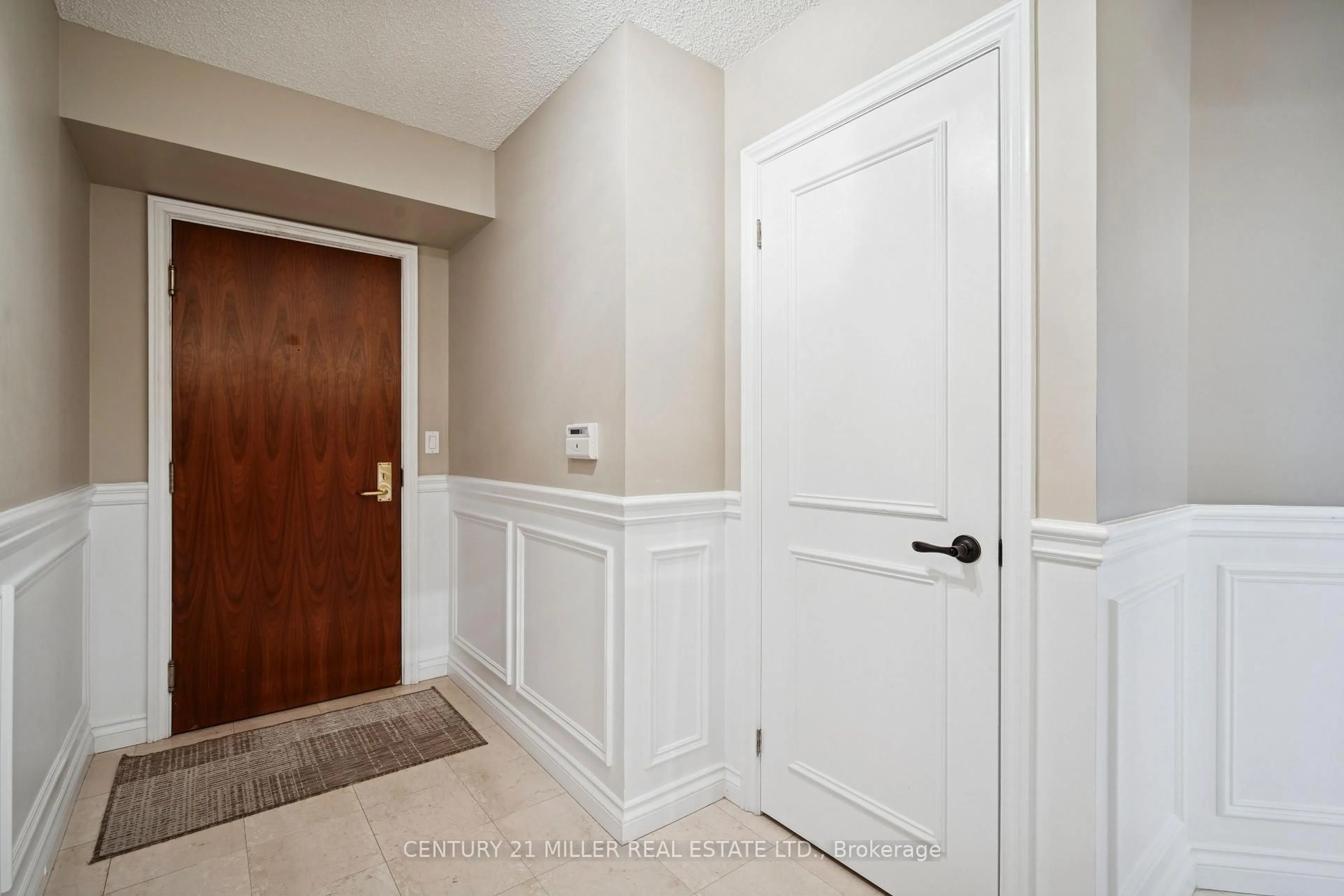 Indoor entryway for 1 Palace Pier Crt #4009, Toronto Ontario M8V 3W9