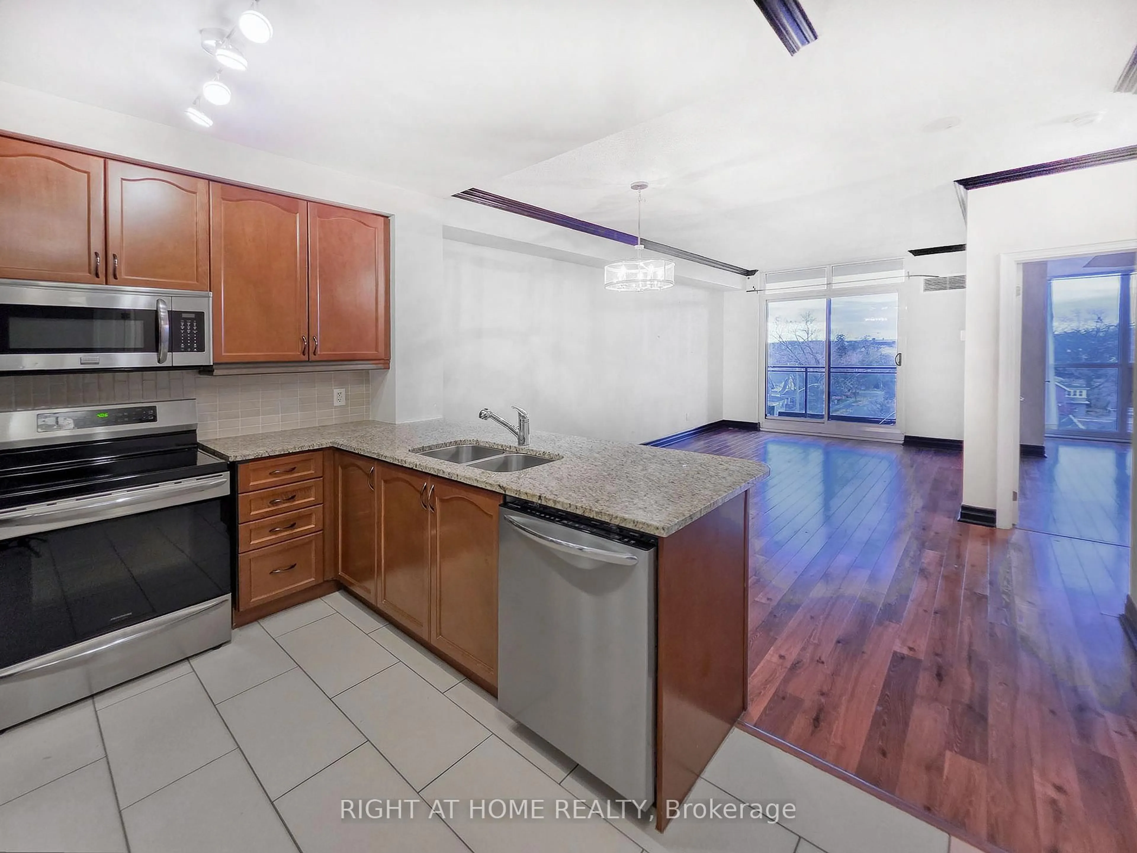 Unknown for 100 John St #508, Brampton Ontario L6W 0A8