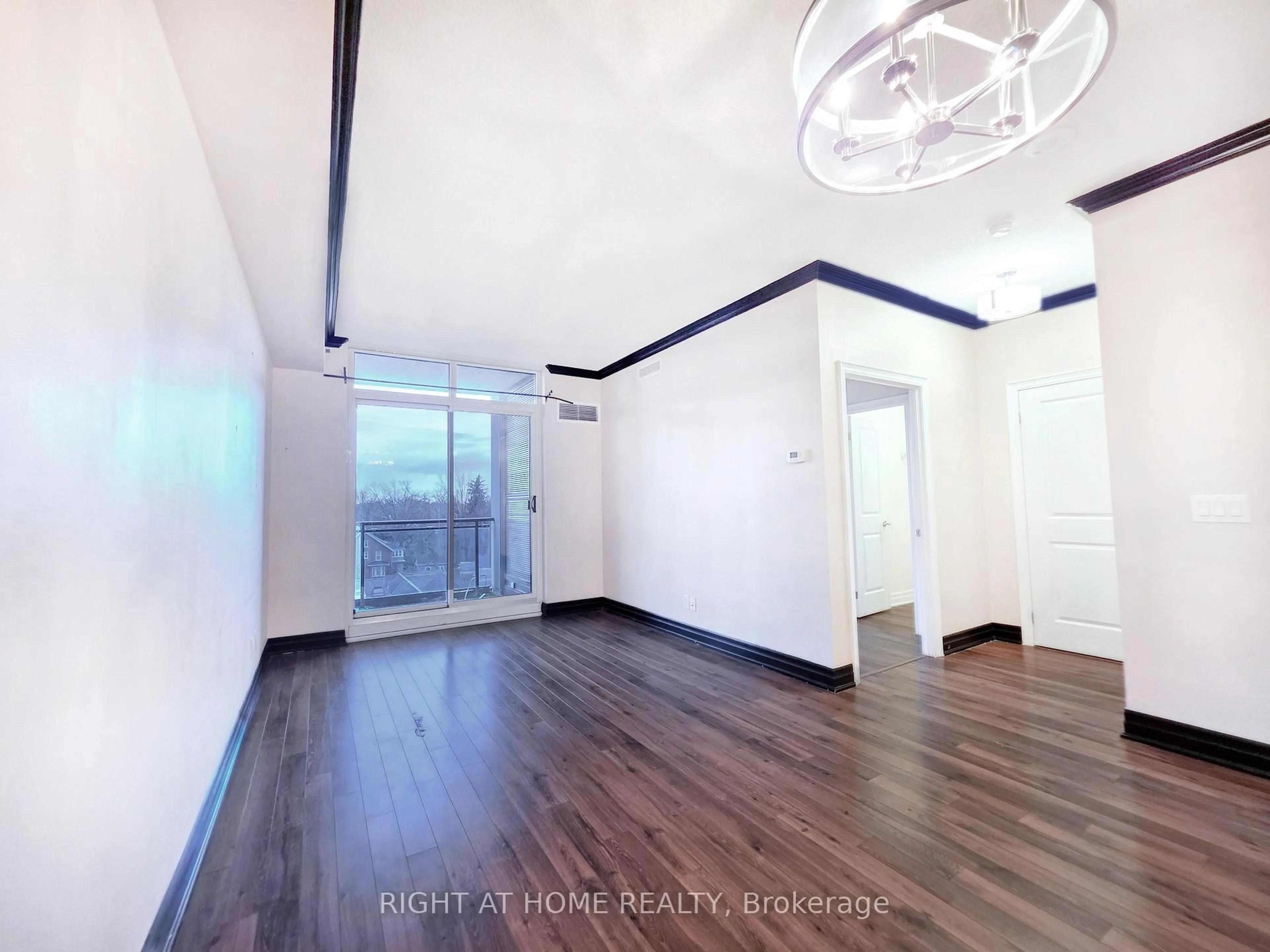 A pic of a room for 100 John St #508, Brampton Ontario L6W 0A8