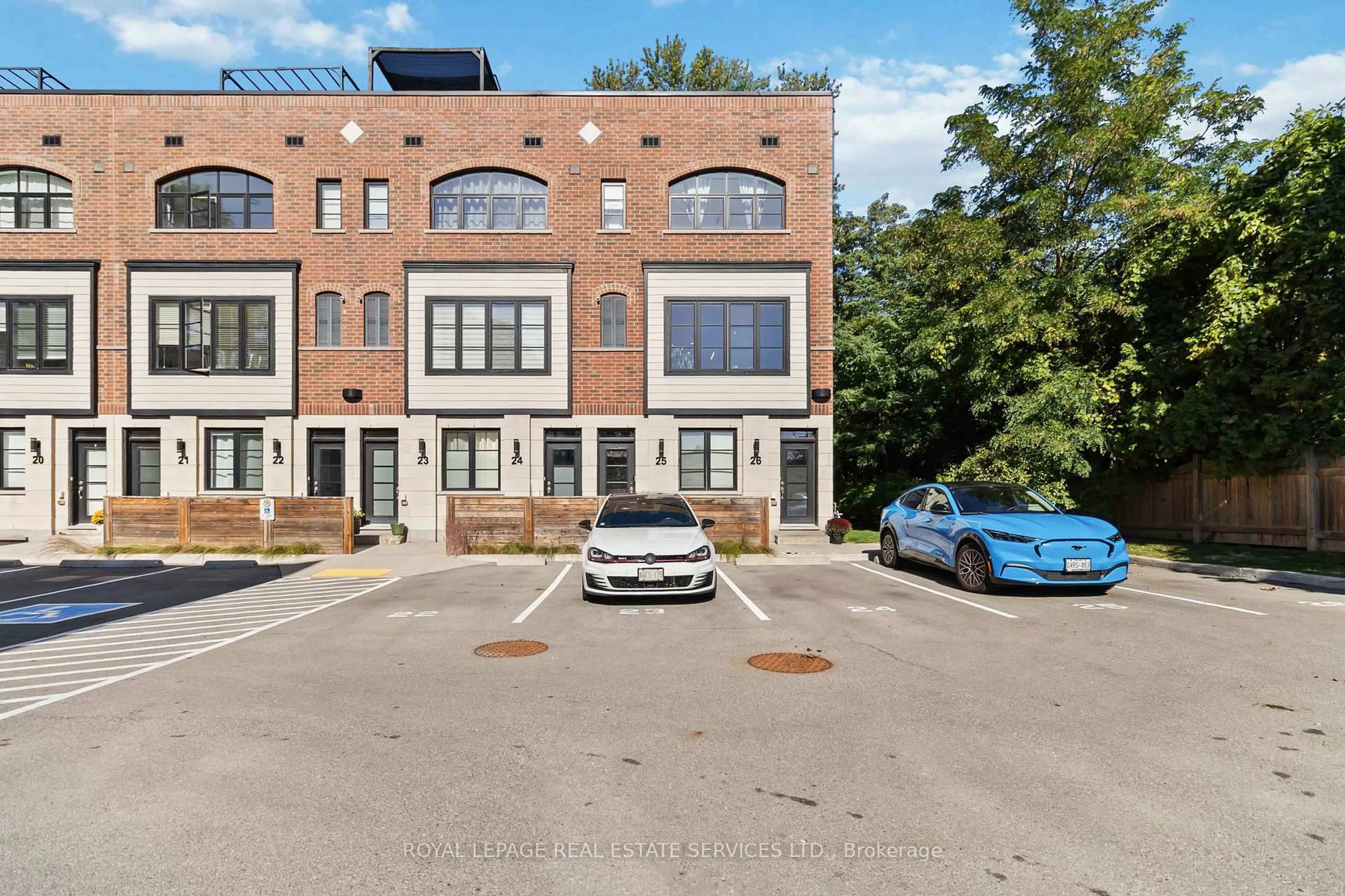 A pic from outside/outdoor area/front of a property/back of a property/a pic from drone, street for 405 Plains Rd #25, Burlington Ontario L7T 2C9