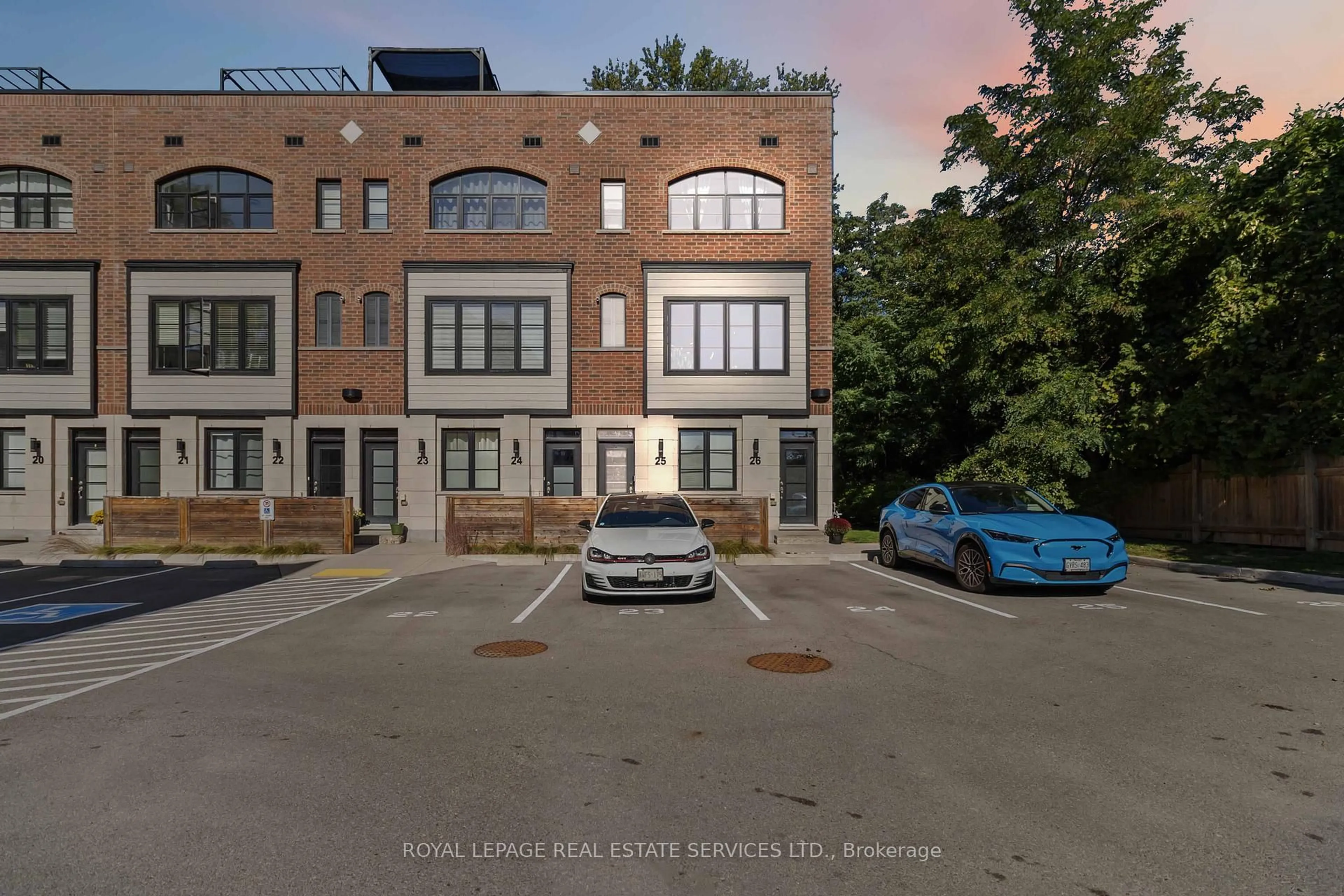 A pic from outside/outdoor area/front of a property/back of a property/a pic from drone, street for 405 Plains Rd #25, Burlington Ontario L7T 2C9