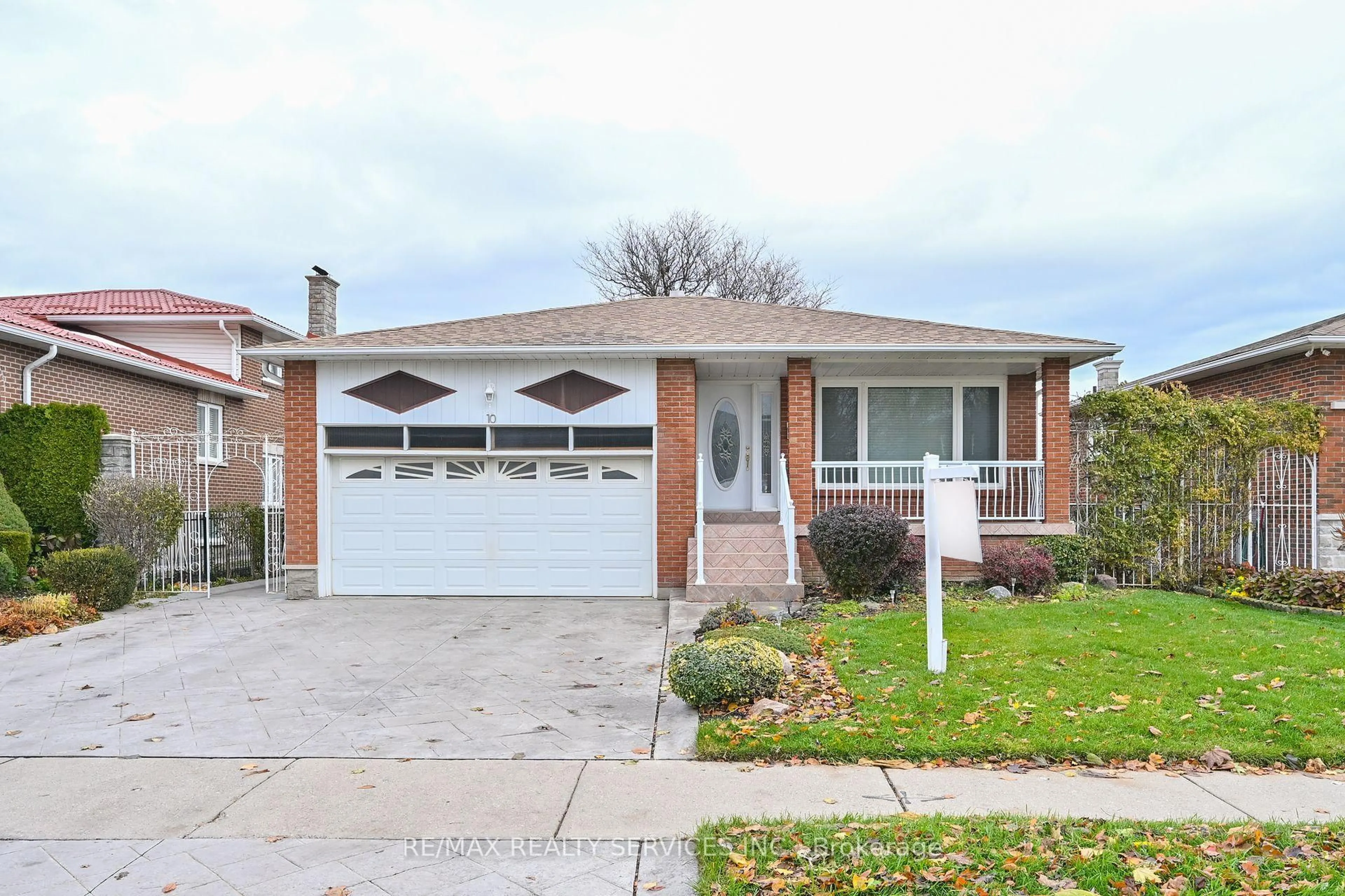 Home with brick exterior material, street for 10 Pleasantview Ave, Brampton Ontario L6X 2N9