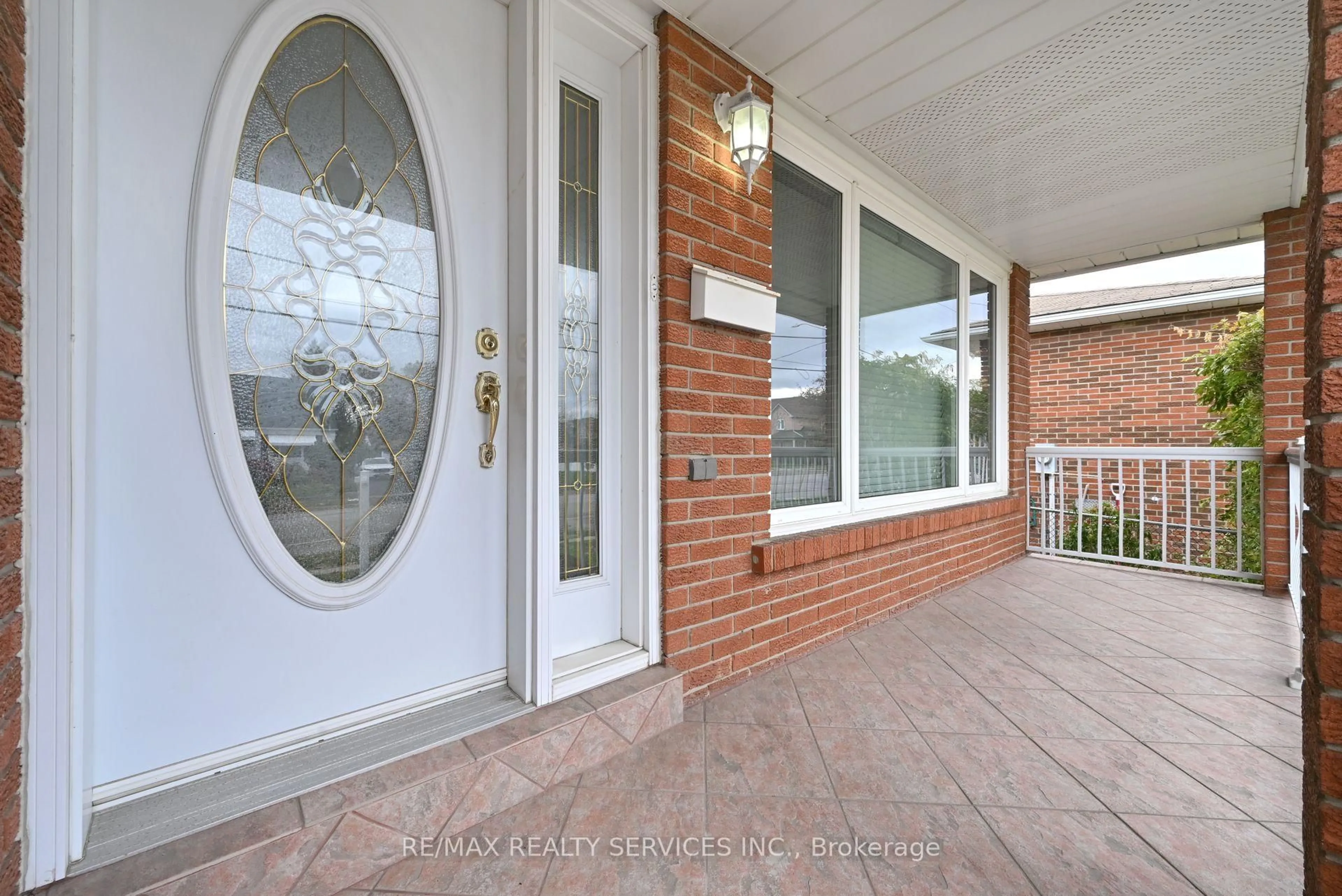 Unknown for 10 Pleasantview Ave, Brampton Ontario L6X 2N9