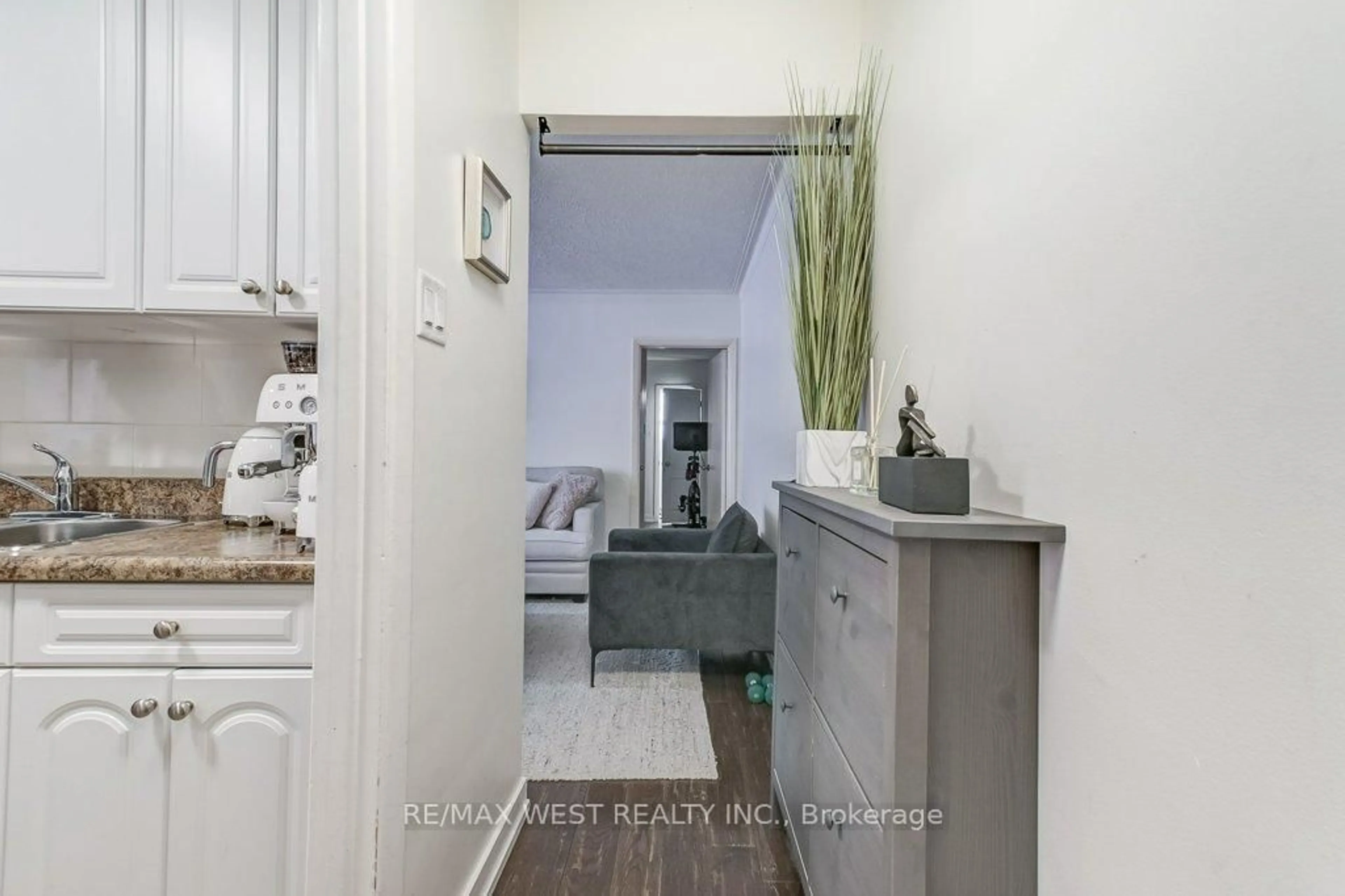 Laundry room for 136 Portland St, Toronto Ontario M8Y 1B2