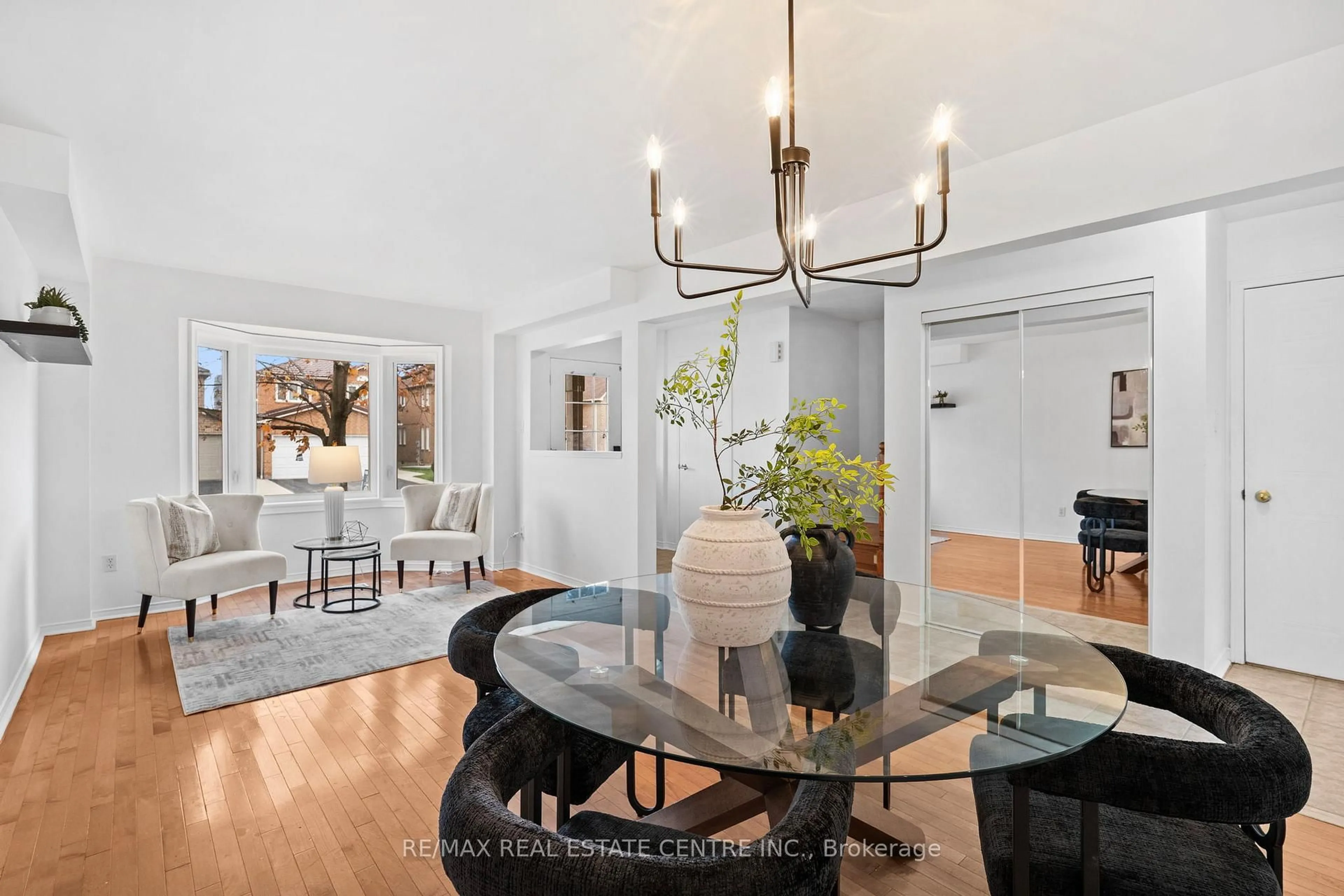 Unknown for 527 Ravenstone Crt, Mississauga Ontario L5R 3J4