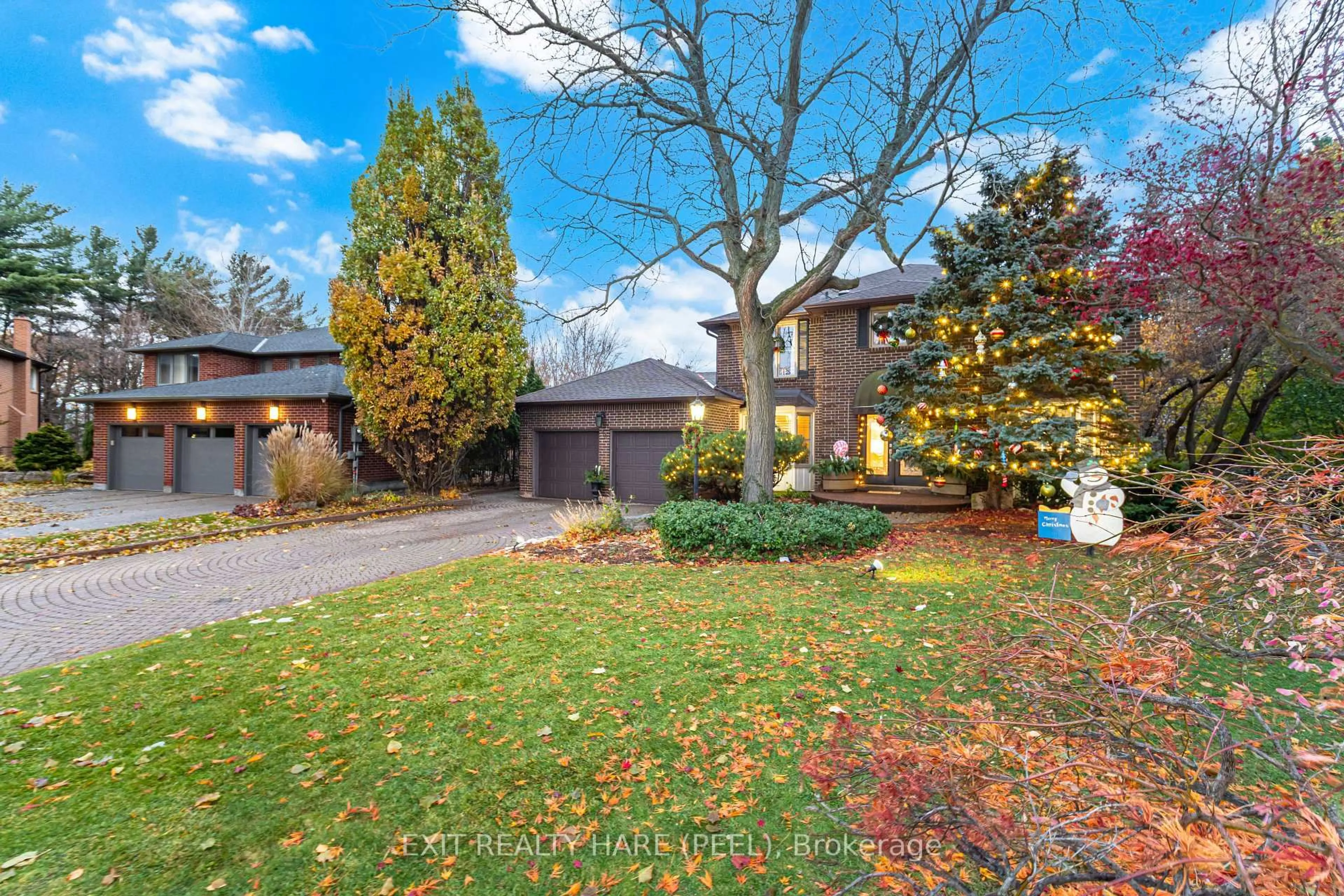 A pic from outside/outdoor area/front of a property/back of a property/a pic from drone, street for 58 Esker Dr, Brampton Ontario L6Z 3C9