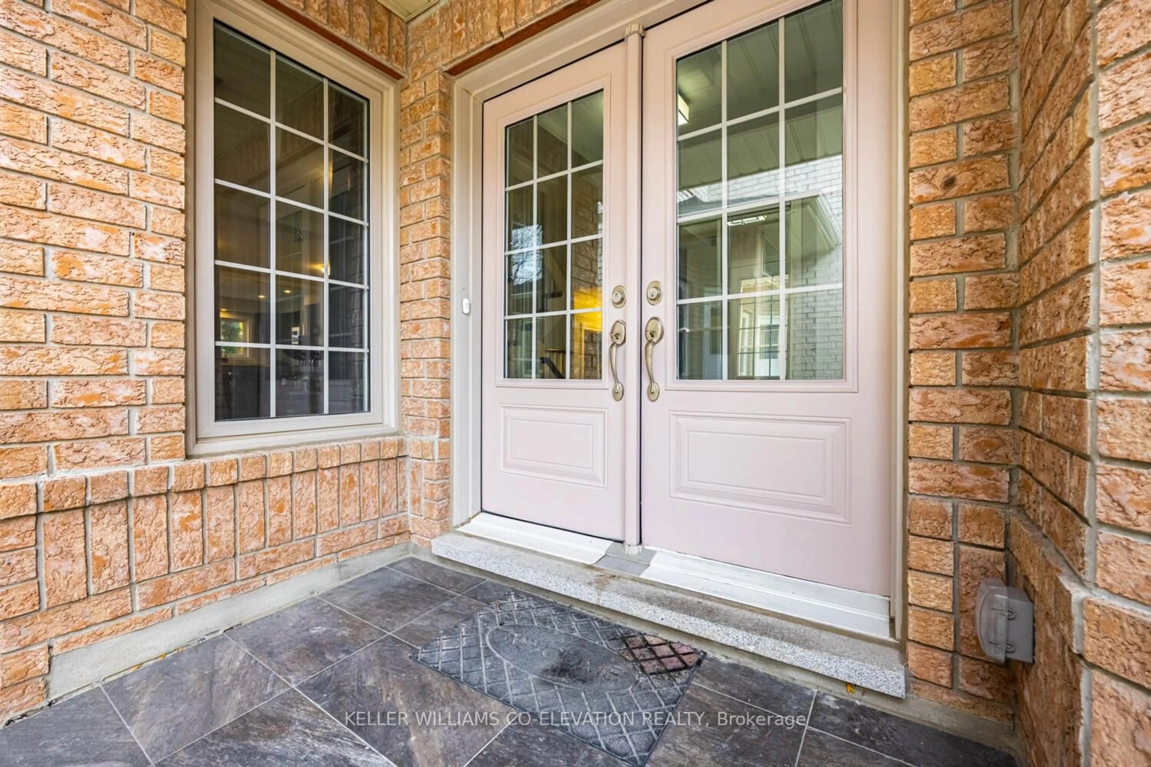 Indoor entryway for 55 Coachwhip Rd, Brampton Ontario L6R 1X9