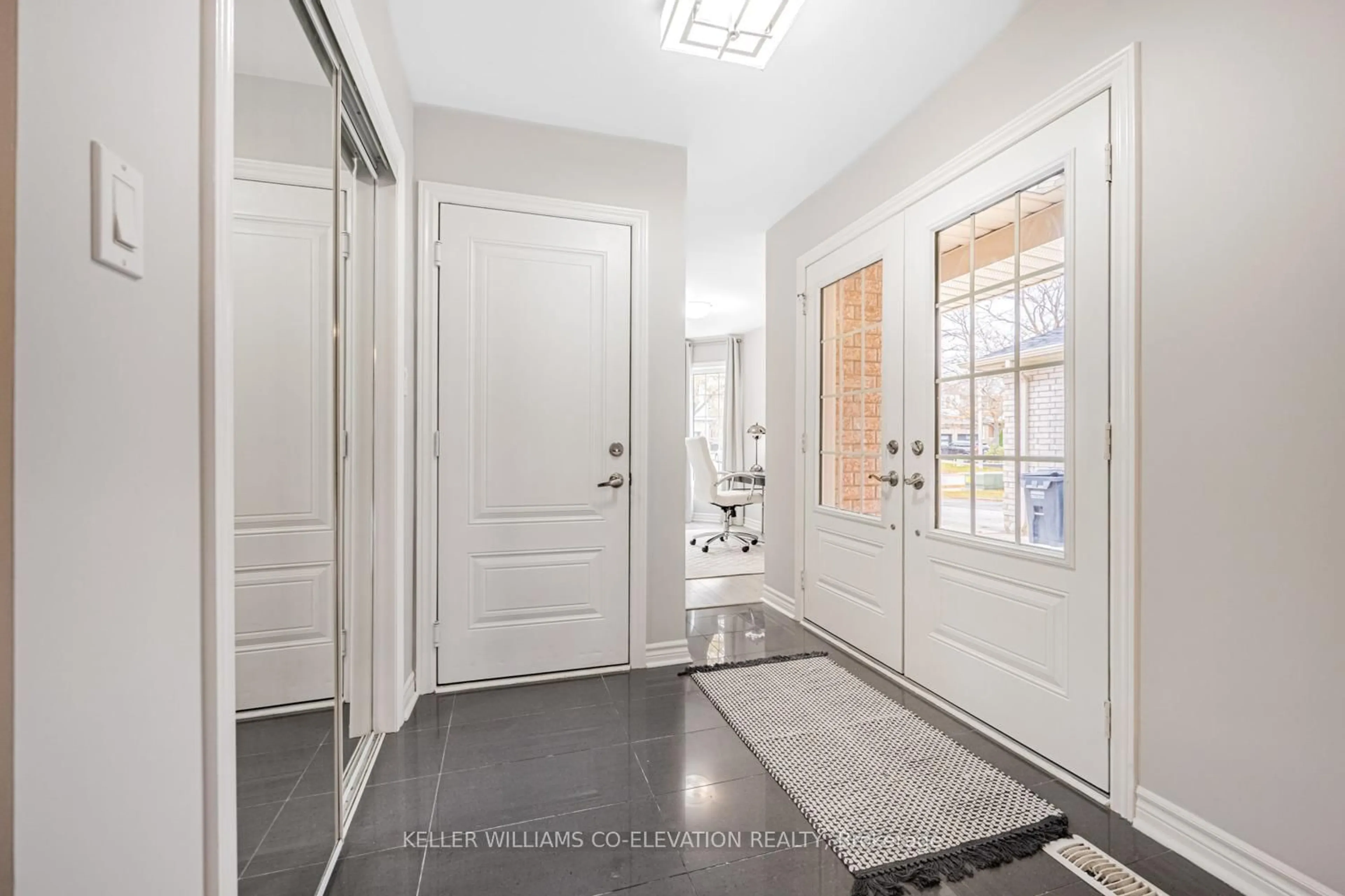 Indoor entryway for 55 Coachwhip Rd, Brampton Ontario L6R 1X9