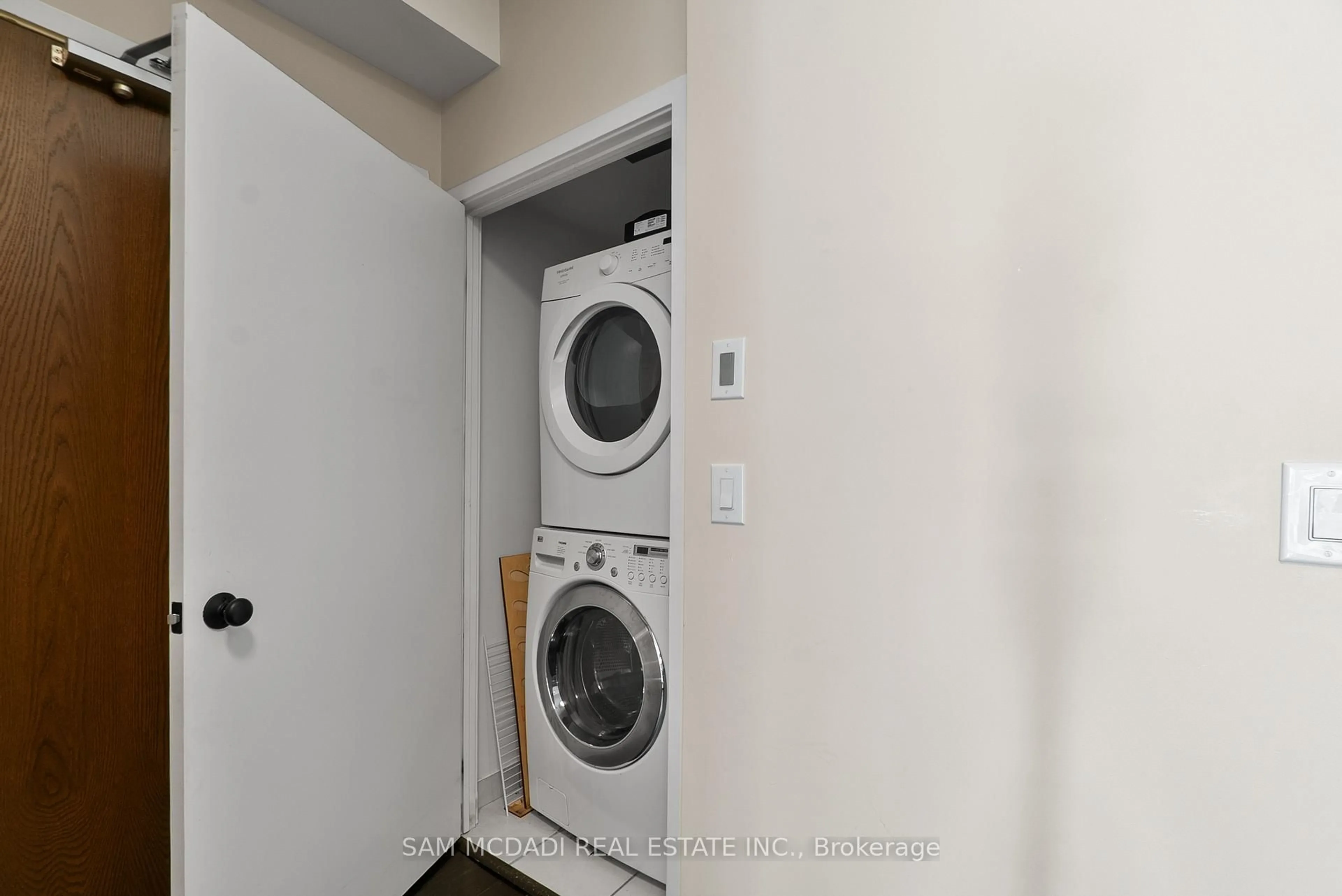 Laundry room for 360 Square One Dr #707, Mississauga Ontario L5B 0G7