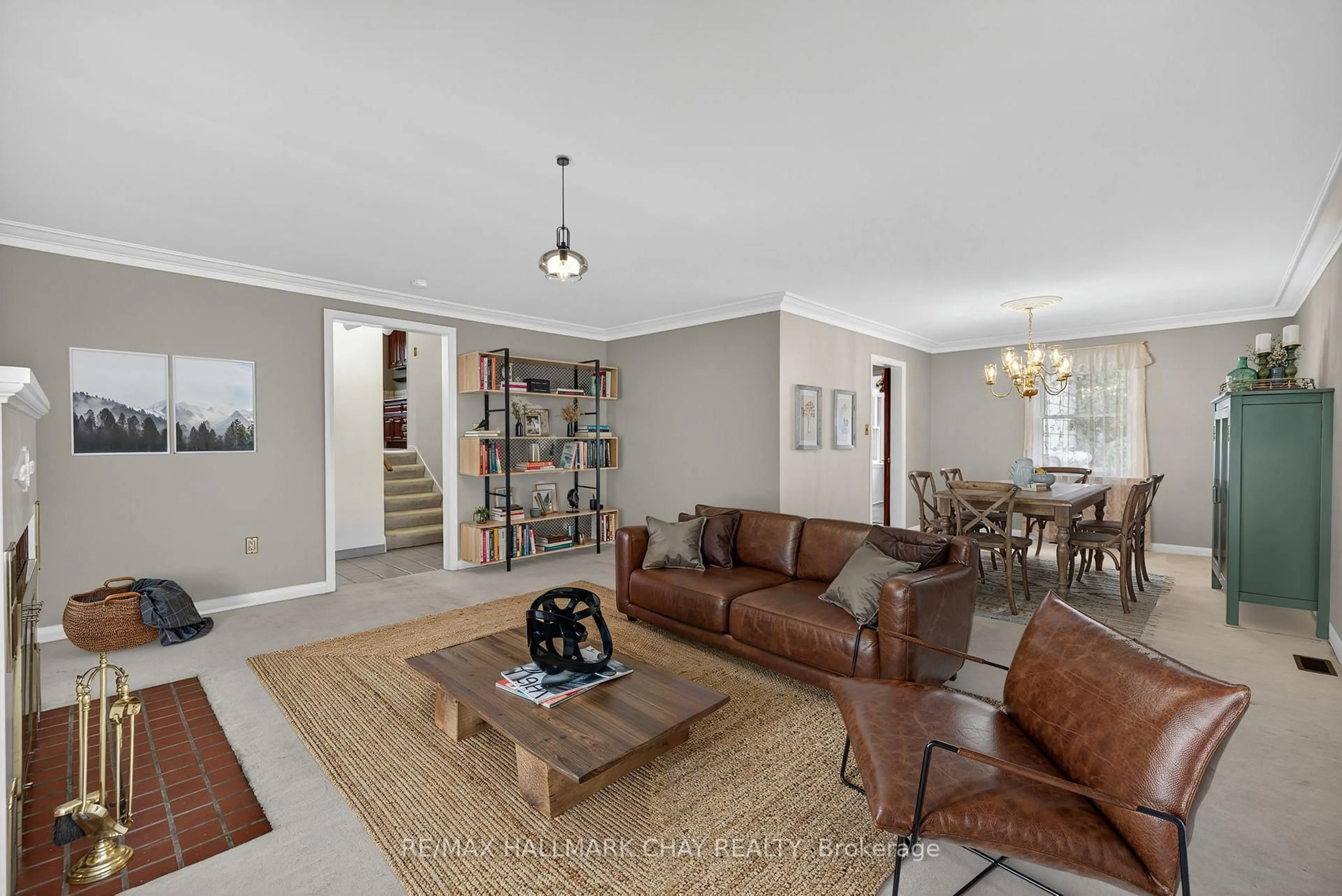 Living room with furniture, unknown for 33 Mill St, Brampton Ontario L6Y 1S7