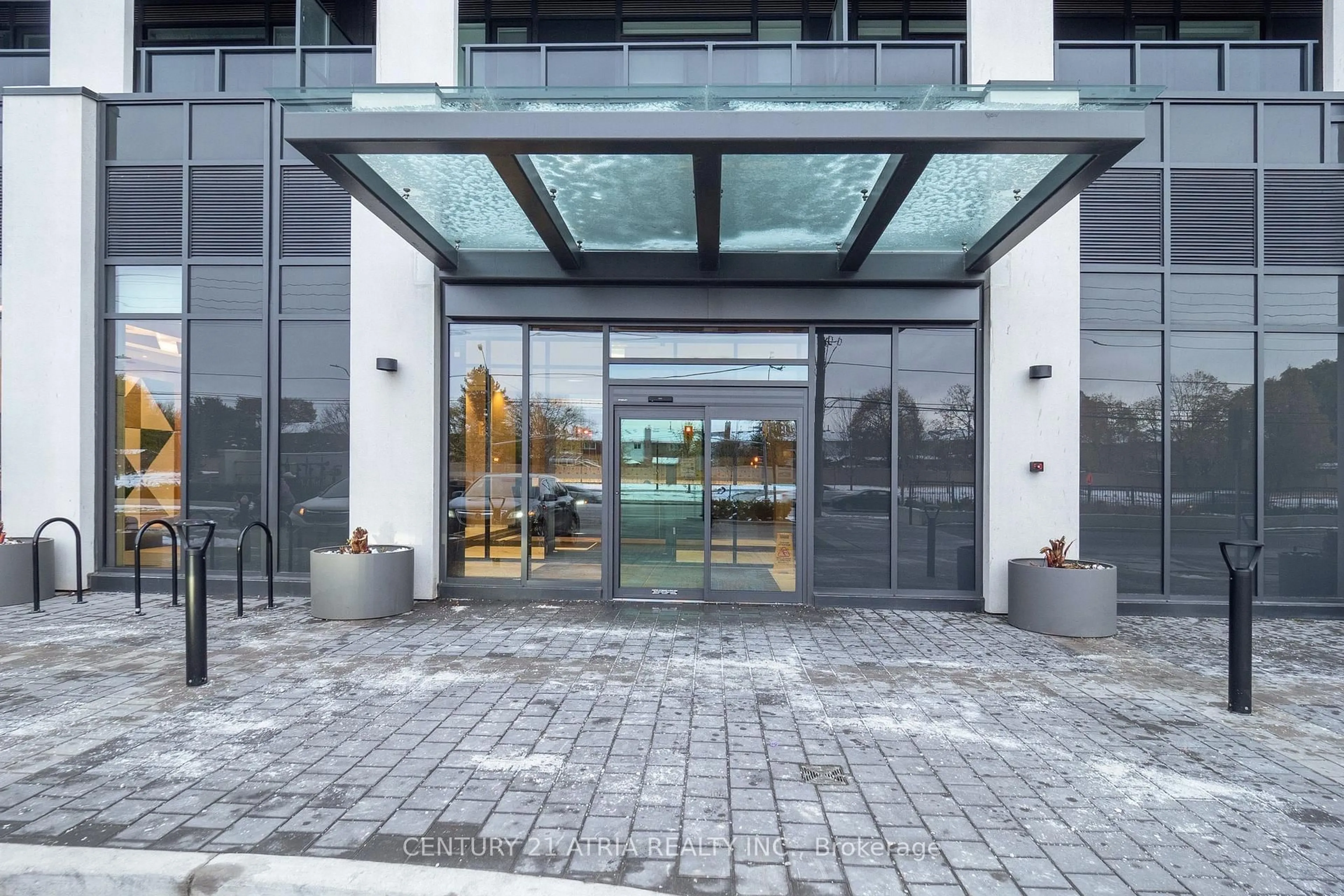 Indoor foyer for 202 Burnhamthorpe Rd #1209W, Mississauga Ontario L5A 0B2