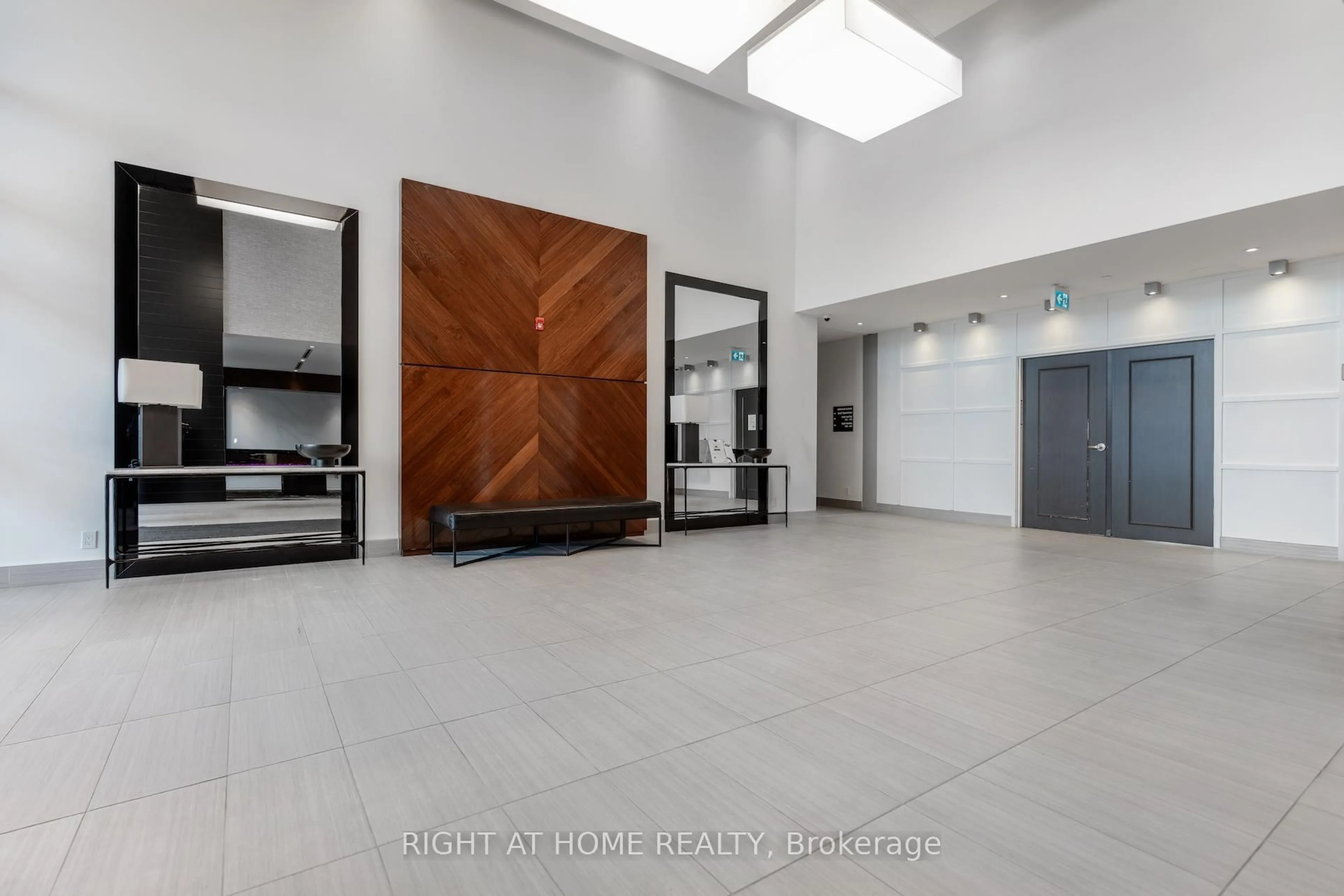 Indoor foyer for 102 Grovewood Common #109, Oakville Ontario L6H 0X2