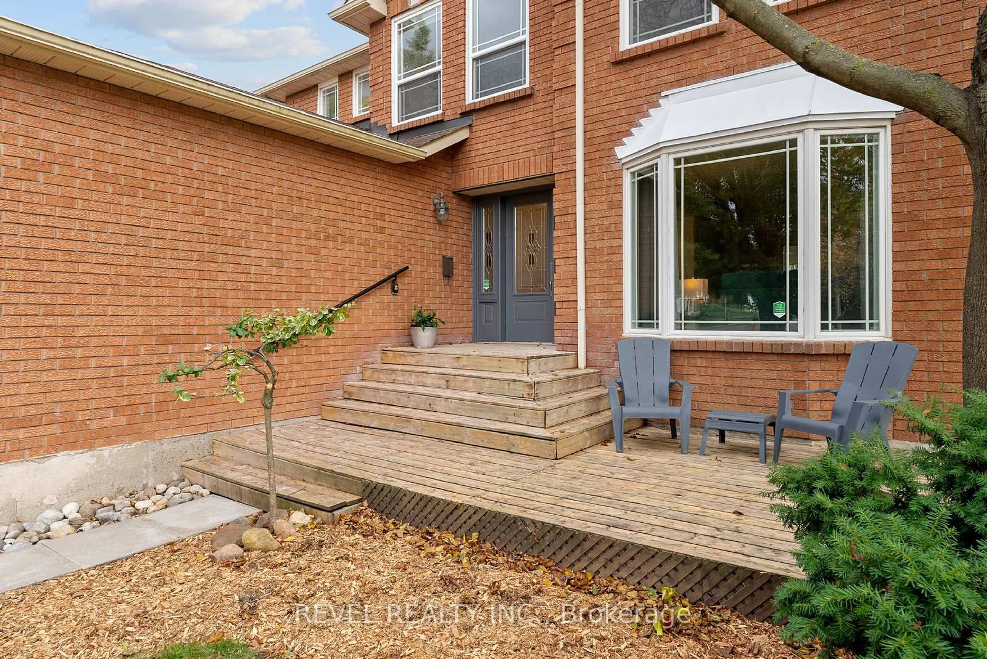 Home with brick exterior material, street for 2824 Huntingdon Tr, Oakville Ontario L6J 6Y4