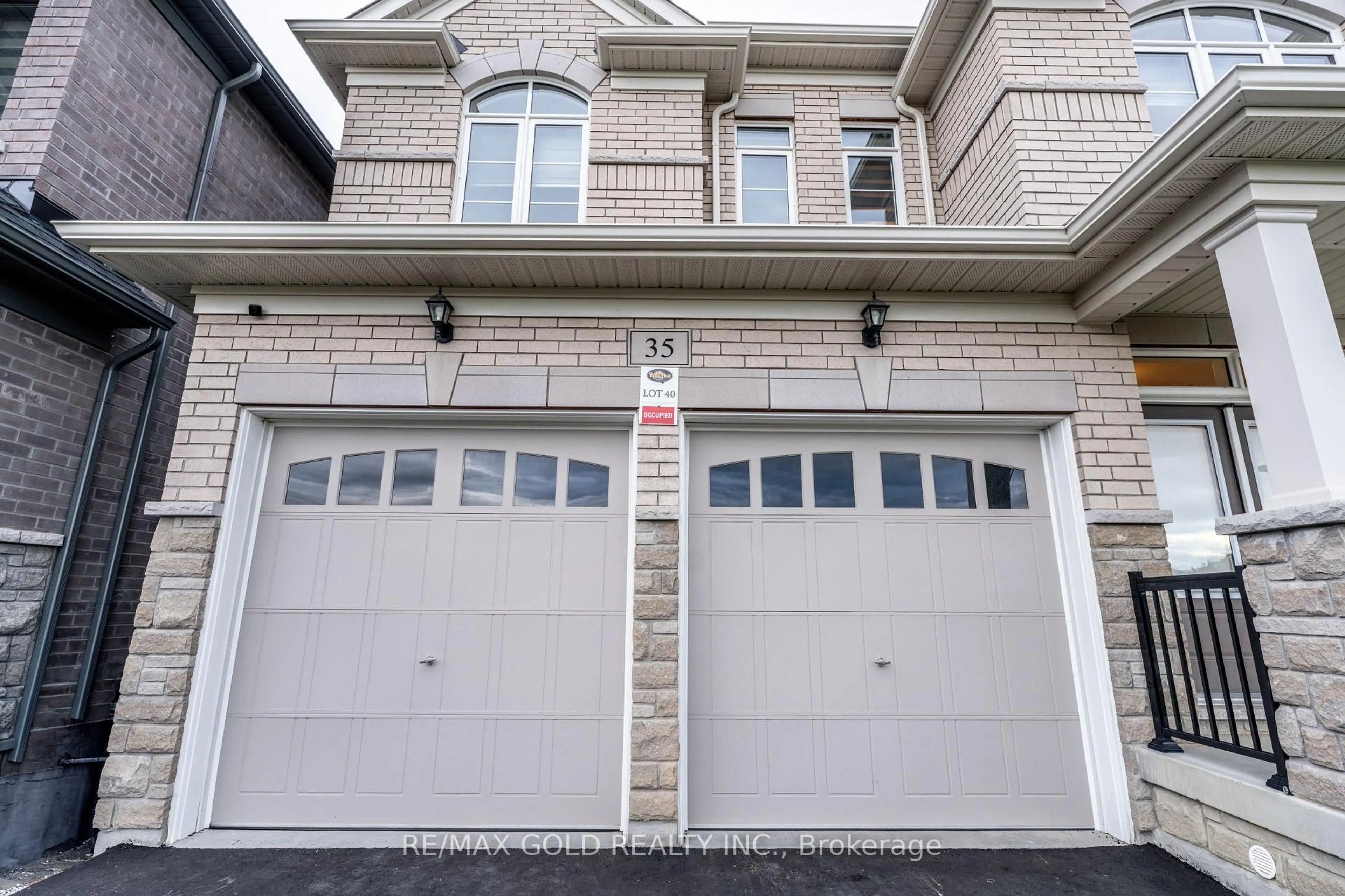 Unknown for 35 Academy Dr, Brampton Ontario L6P 3C9