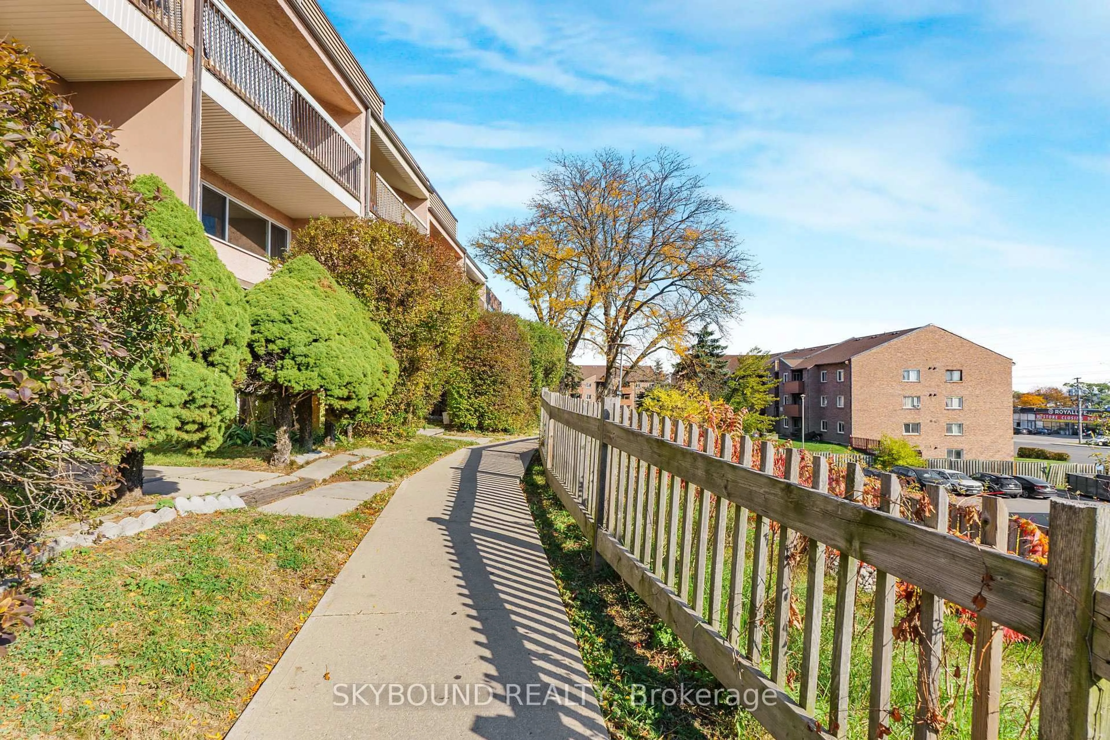 Unknown for 3055 Tomken Rd #299, Mississauga Ontario L4Y 3X9