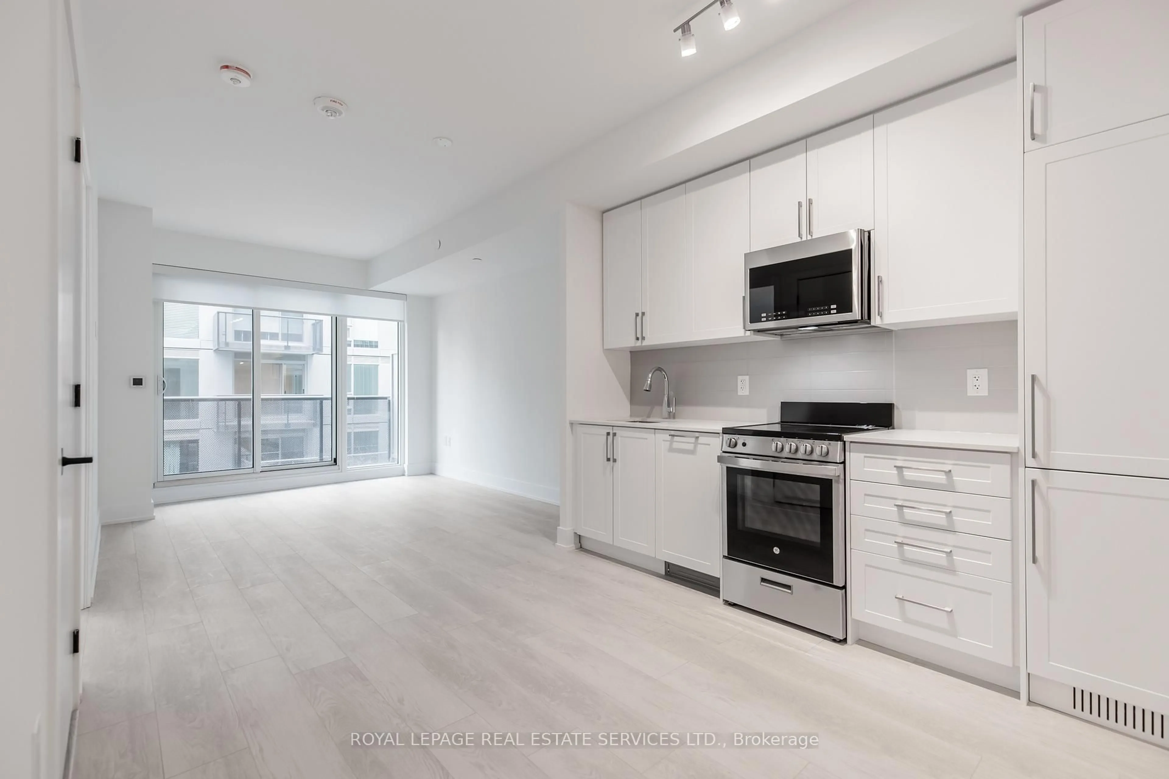 Open concept kitchen, unknown for 2450 Old Bronte Rd #451, Oakville Ontario L6M 5P6