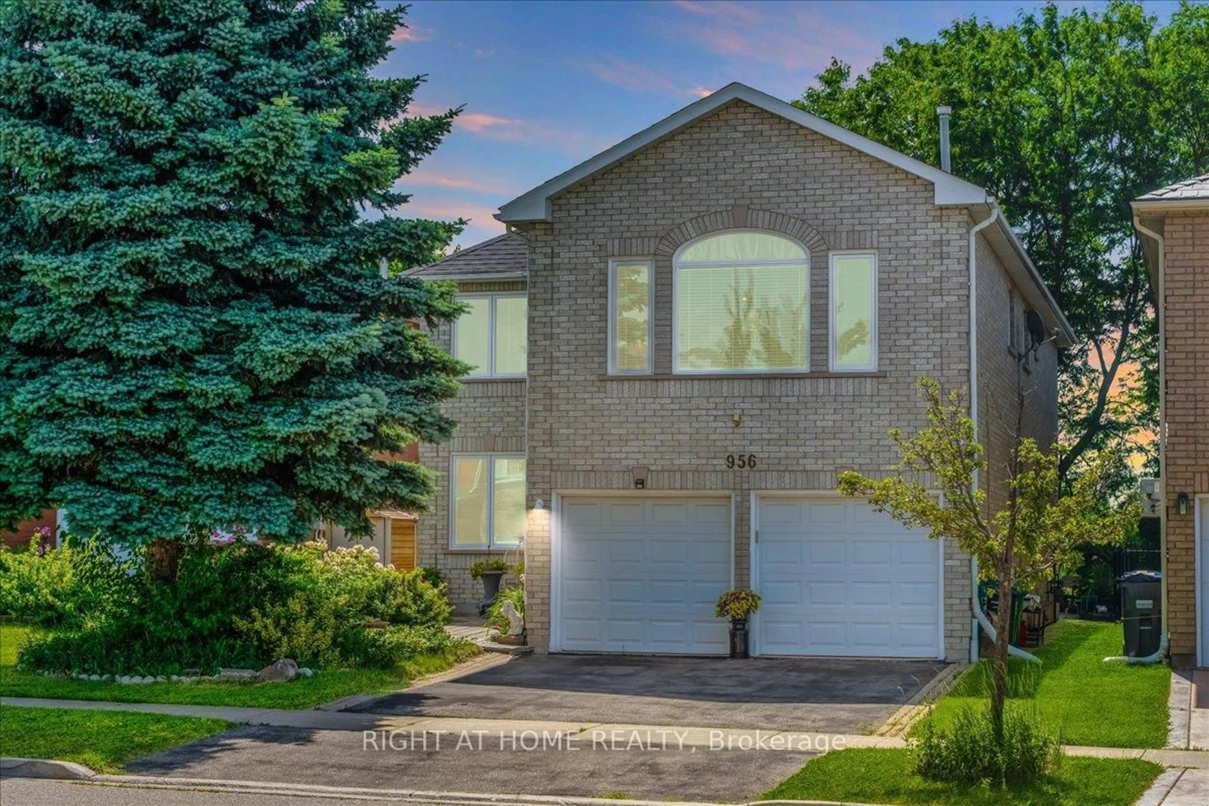 Home with brick exterior material, street for 956 Winterton Way, Mississauga Ontario L5V 1M6